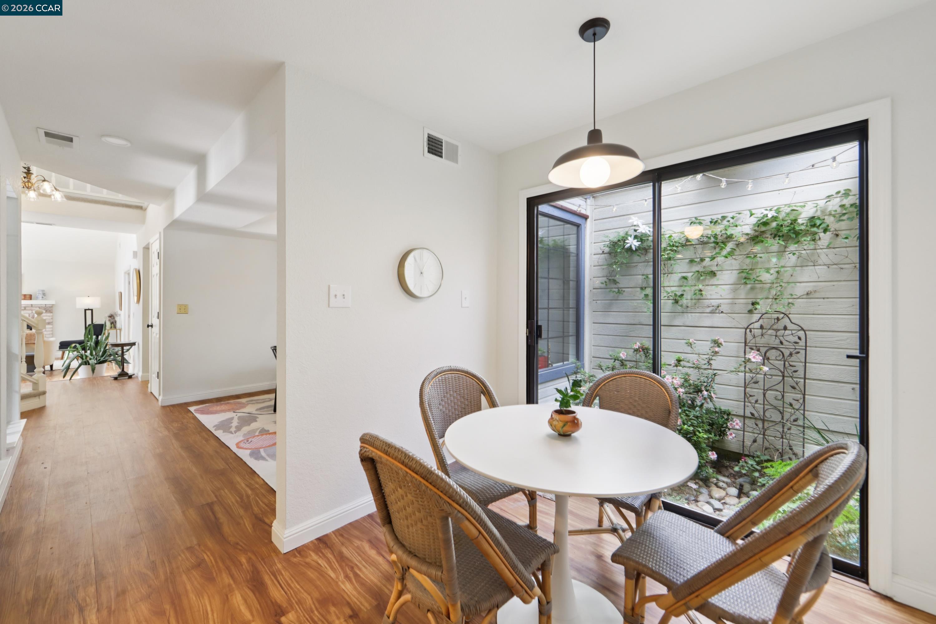 Detail Gallery Image 11 of 37 For 1164 Tiffany Ln, Pleasanton,  CA 94566 - 3 Beds | 2/1 Baths