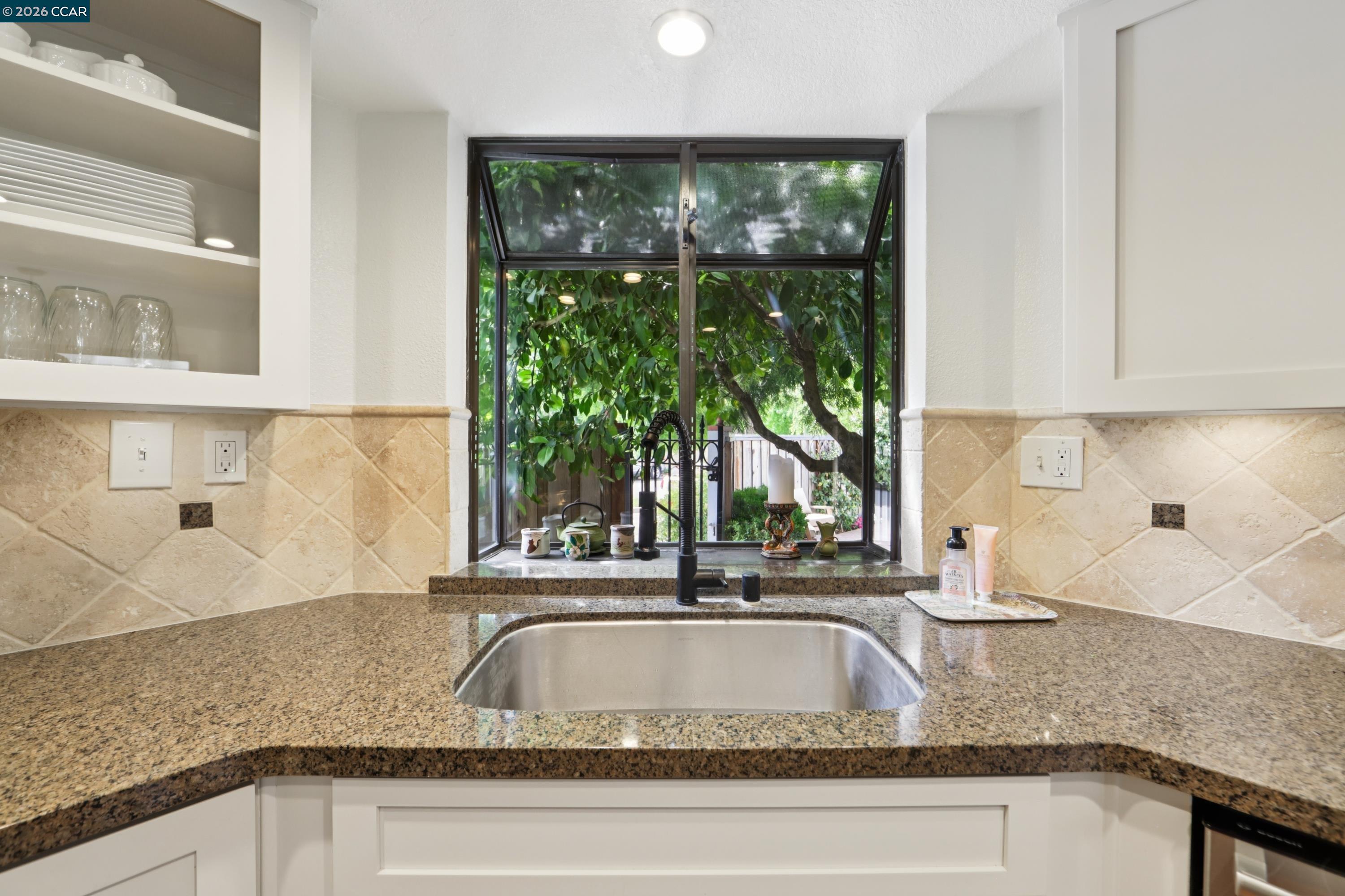 Detail Gallery Image 15 of 37 For 1164 Tiffany Ln, Pleasanton,  CA 94566 - 3 Beds | 2/1 Baths