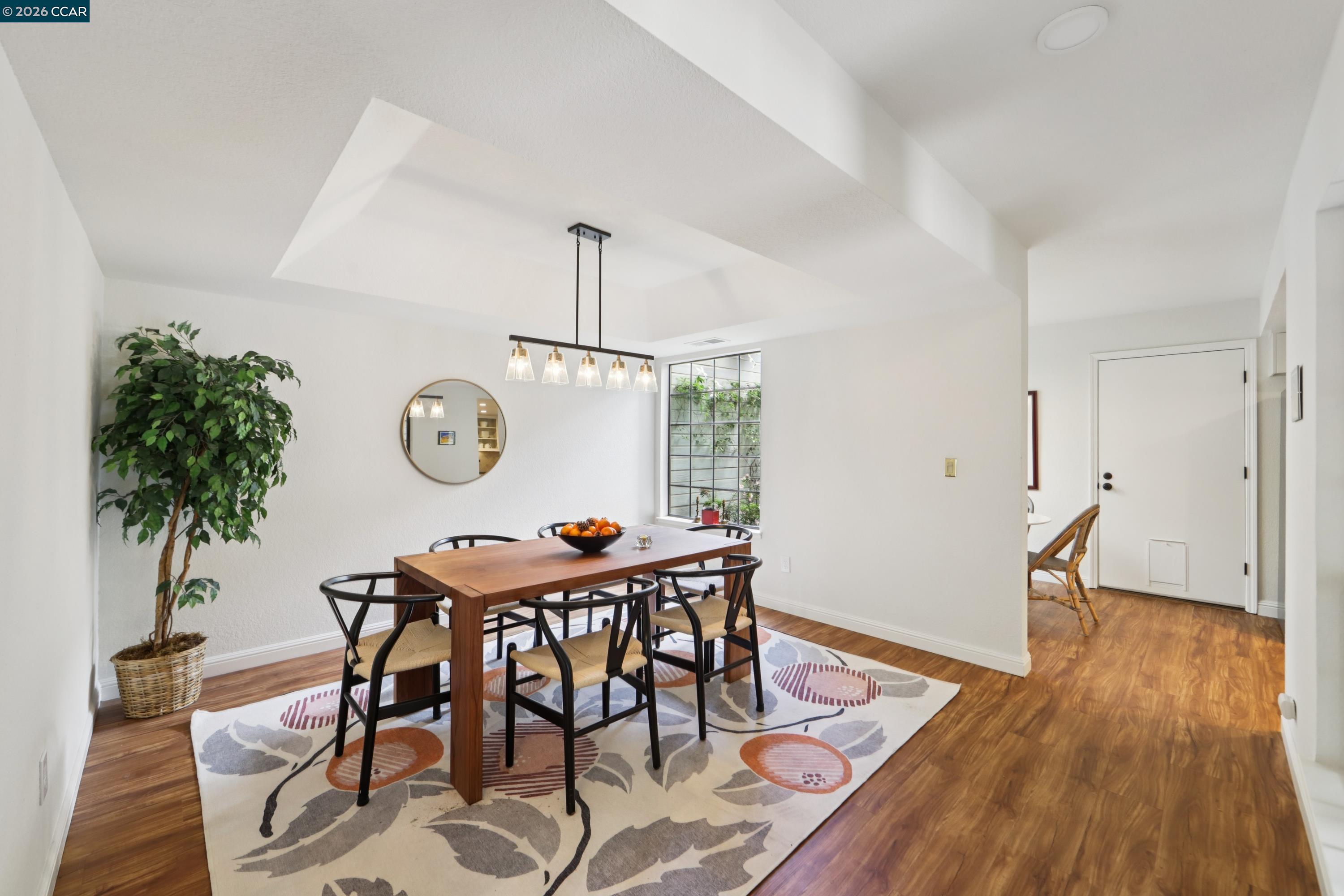 Detail Gallery Image 8 of 37 For 1164 Tiffany Ln, Pleasanton,  CA 94566 - 3 Beds | 2/1 Baths