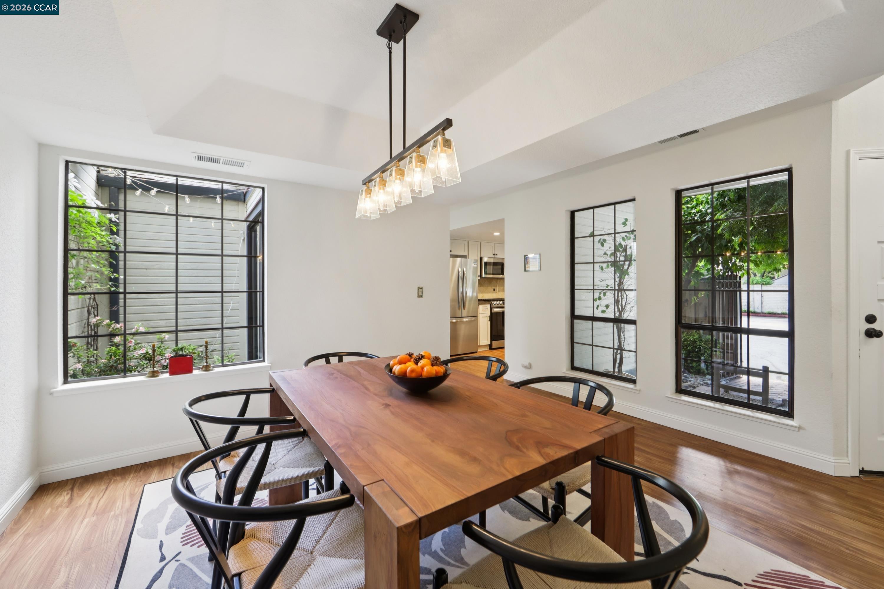 Detail Gallery Image 10 of 37 For 1164 Tiffany Ln, Pleasanton,  CA 94566 - 3 Beds | 2/1 Baths