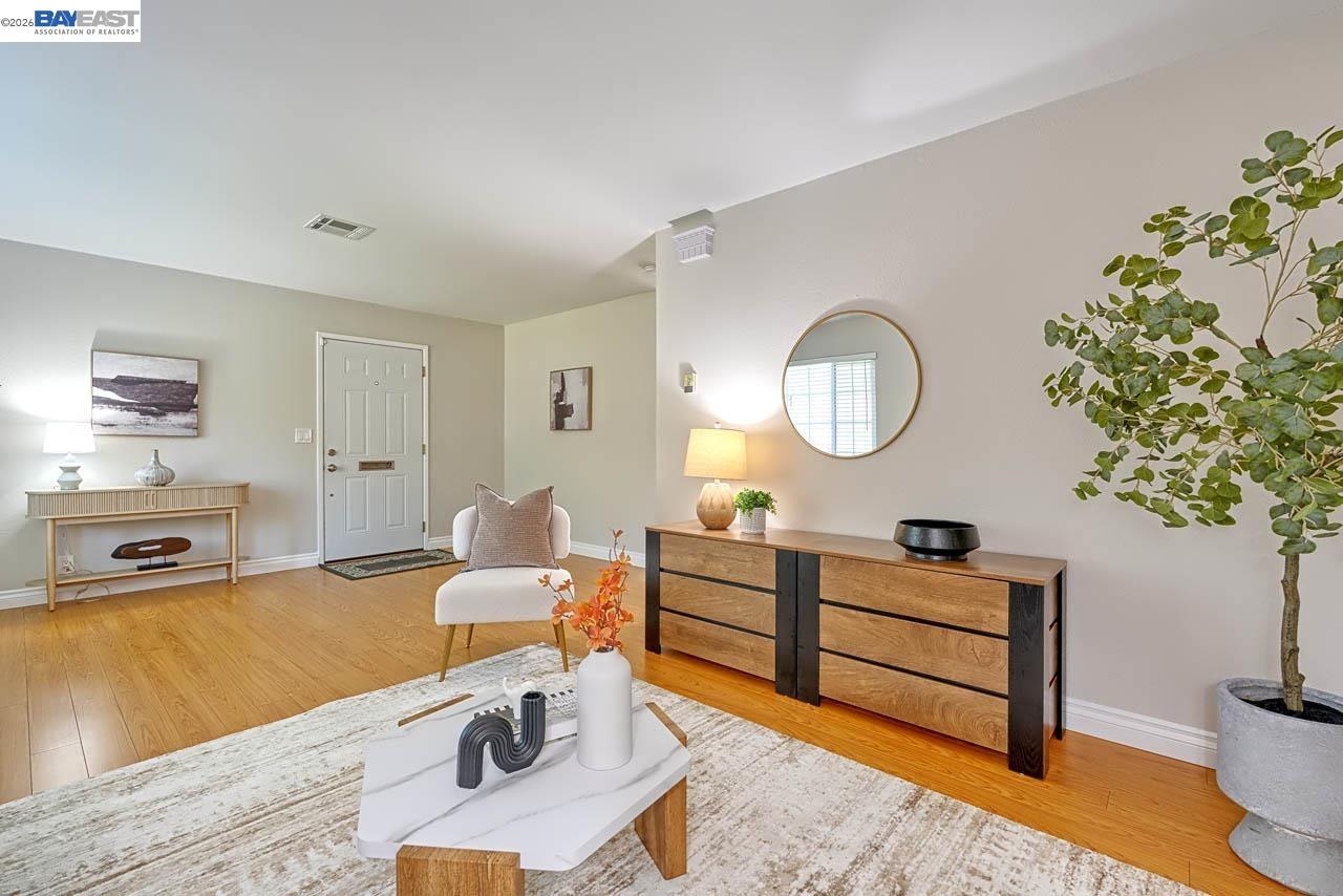 Detail Gallery Image 5 of 39 For 4291 Polaris Ave, Union City,  CA 94587 - 4 Beds | 2/1 Baths