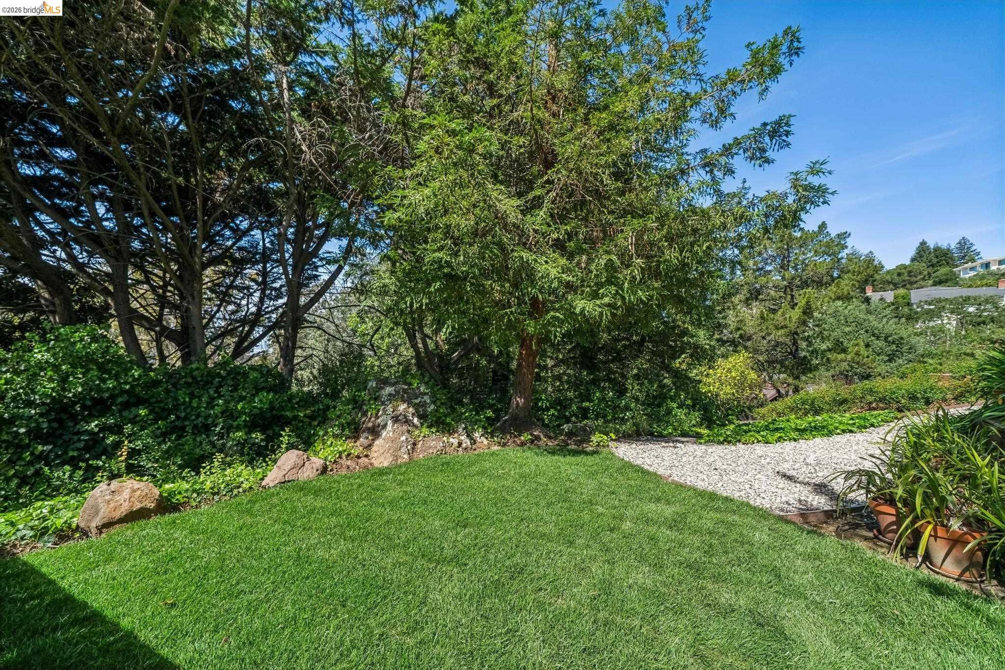 Detail Gallery Image 12 of 60 For 6277 Wood Dr, Oakland,  CA 94611 - 5 Beds | 5/2 Baths