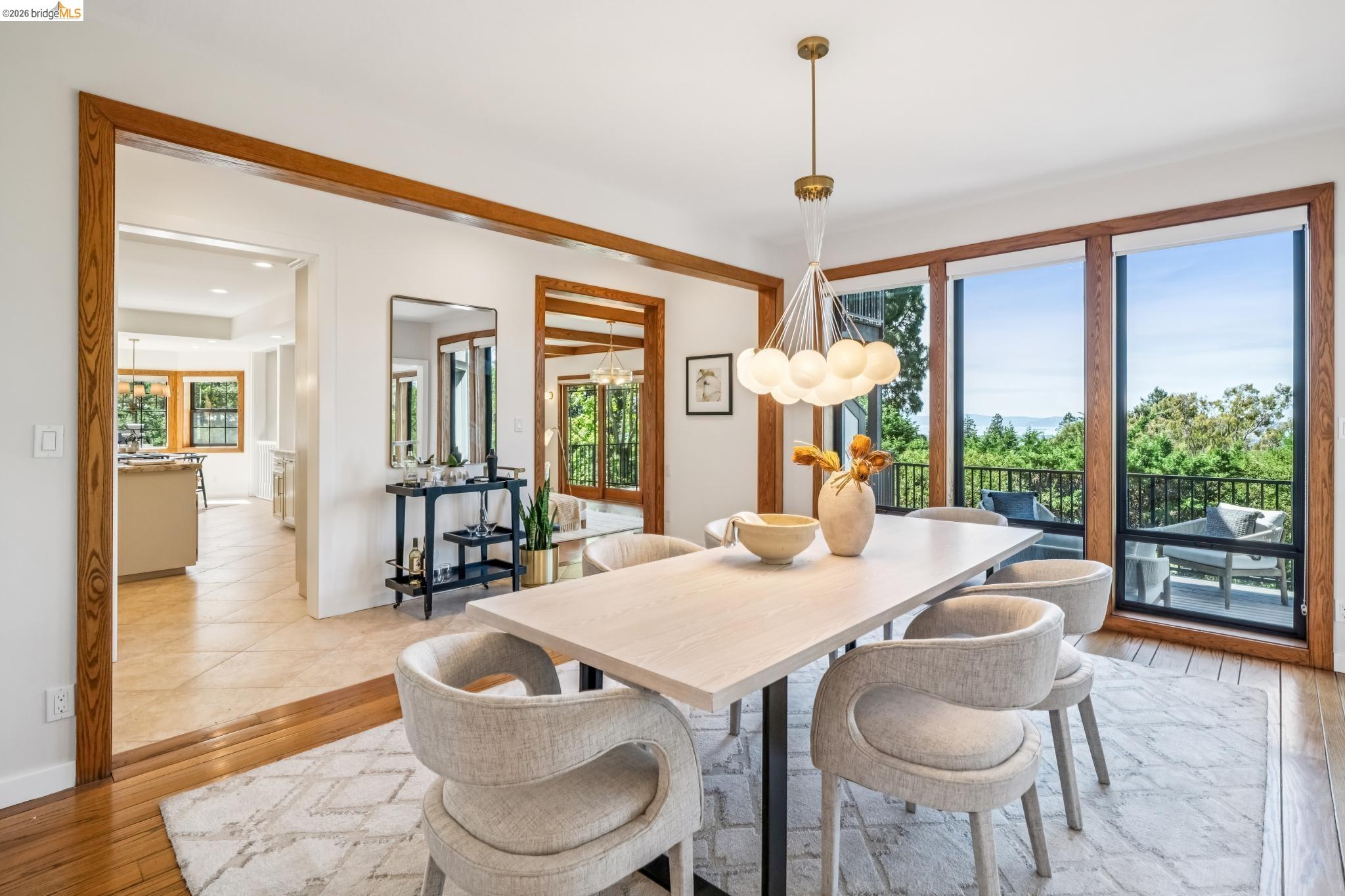 Detail Gallery Image 15 of 60 For 6277 Wood Dr, Oakland,  CA 94611 - 5 Beds | 5/2 Baths