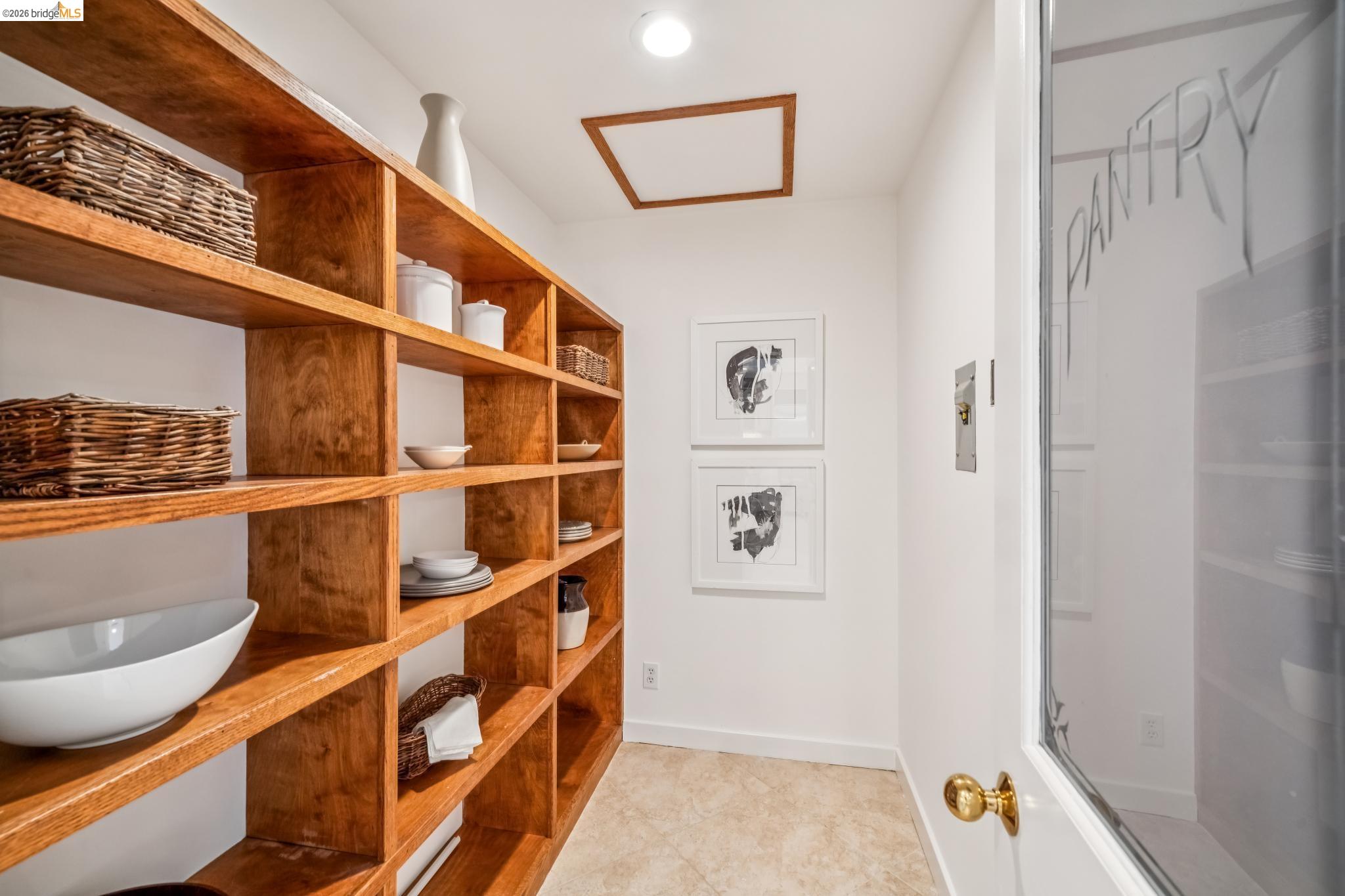 Detail Gallery Image 19 of 60 For 6277 Wood Dr, Oakland,  CA 94611 - 5 Beds | 5/2 Baths