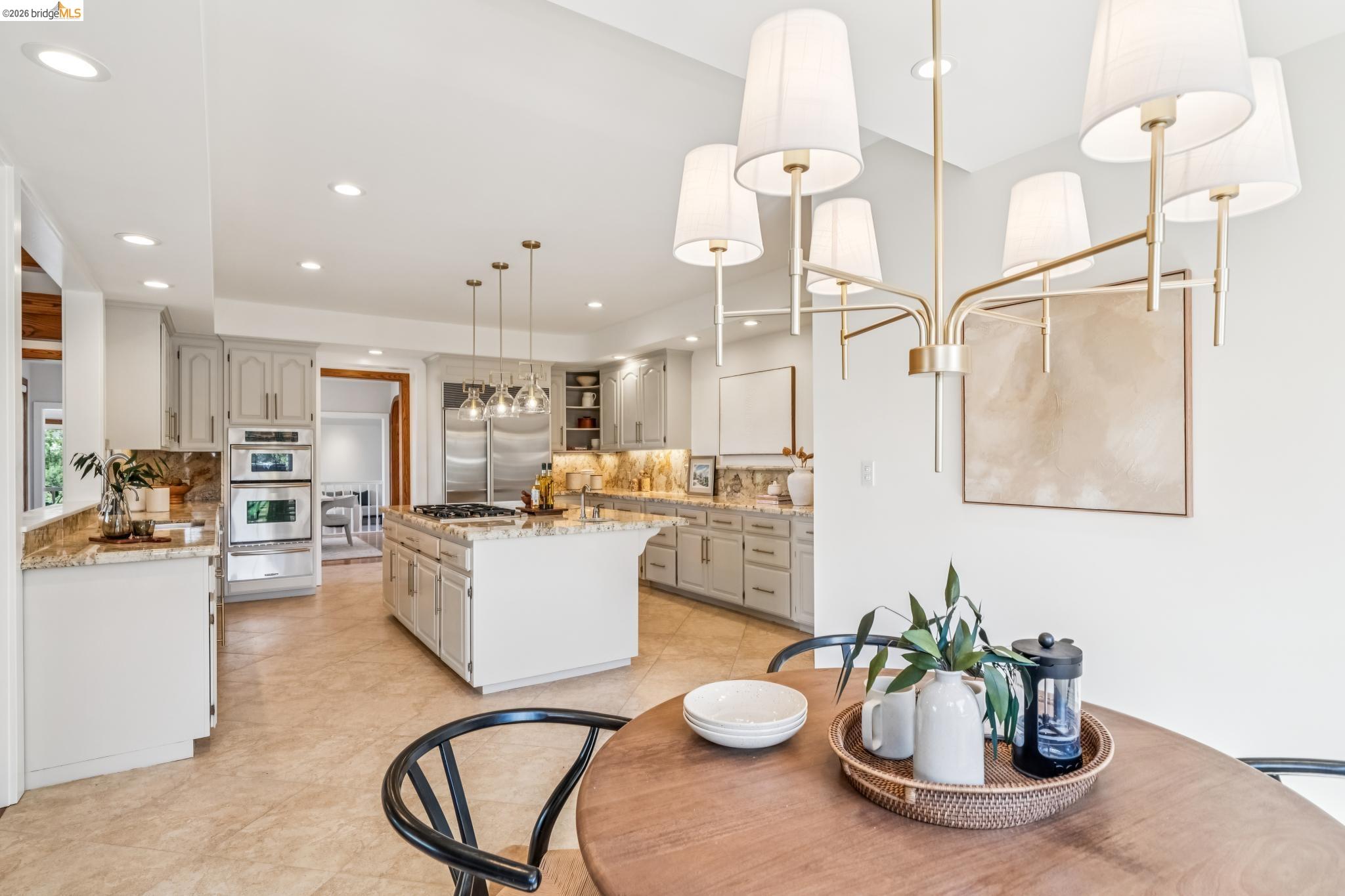 Detail Gallery Image 21 of 60 For 6277 Wood Dr, Oakland,  CA 94611 - 5 Beds | 5/2 Baths