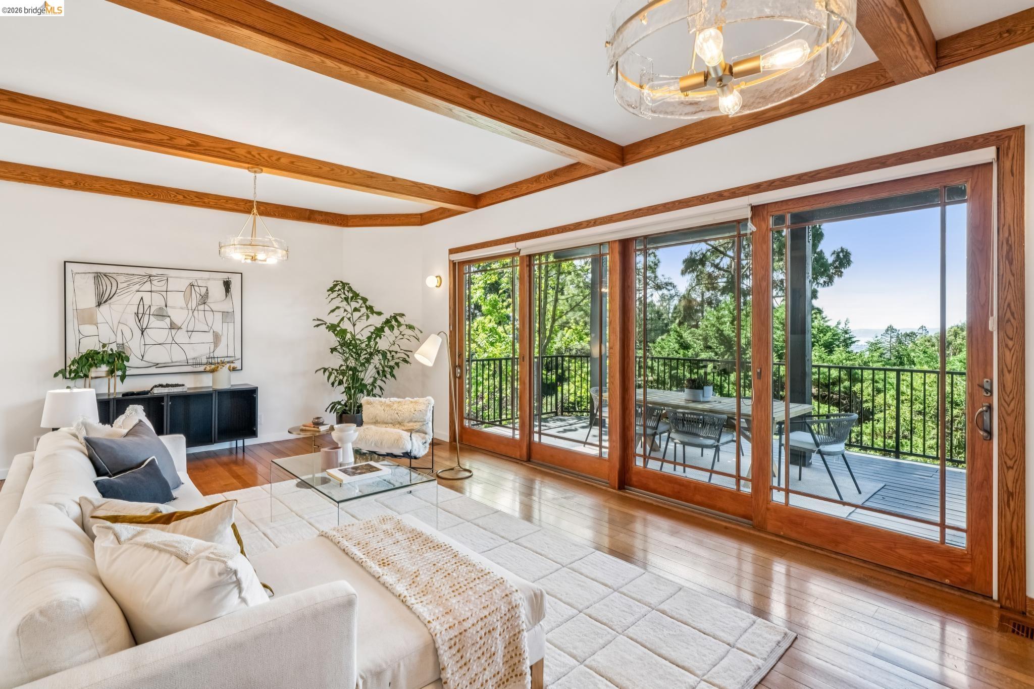 Detail Gallery Image 25 of 60 For 6277 Wood Dr, Oakland,  CA 94611 - 5 Beds | 5/2 Baths