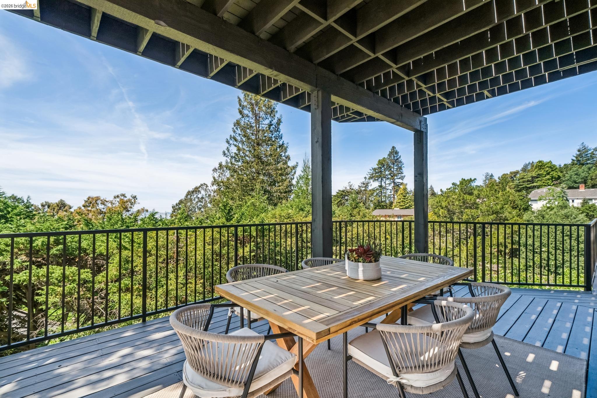 Detail Gallery Image 26 of 60 For 6277 Wood Dr, Oakland,  CA 94611 - 5 Beds | 5/2 Baths