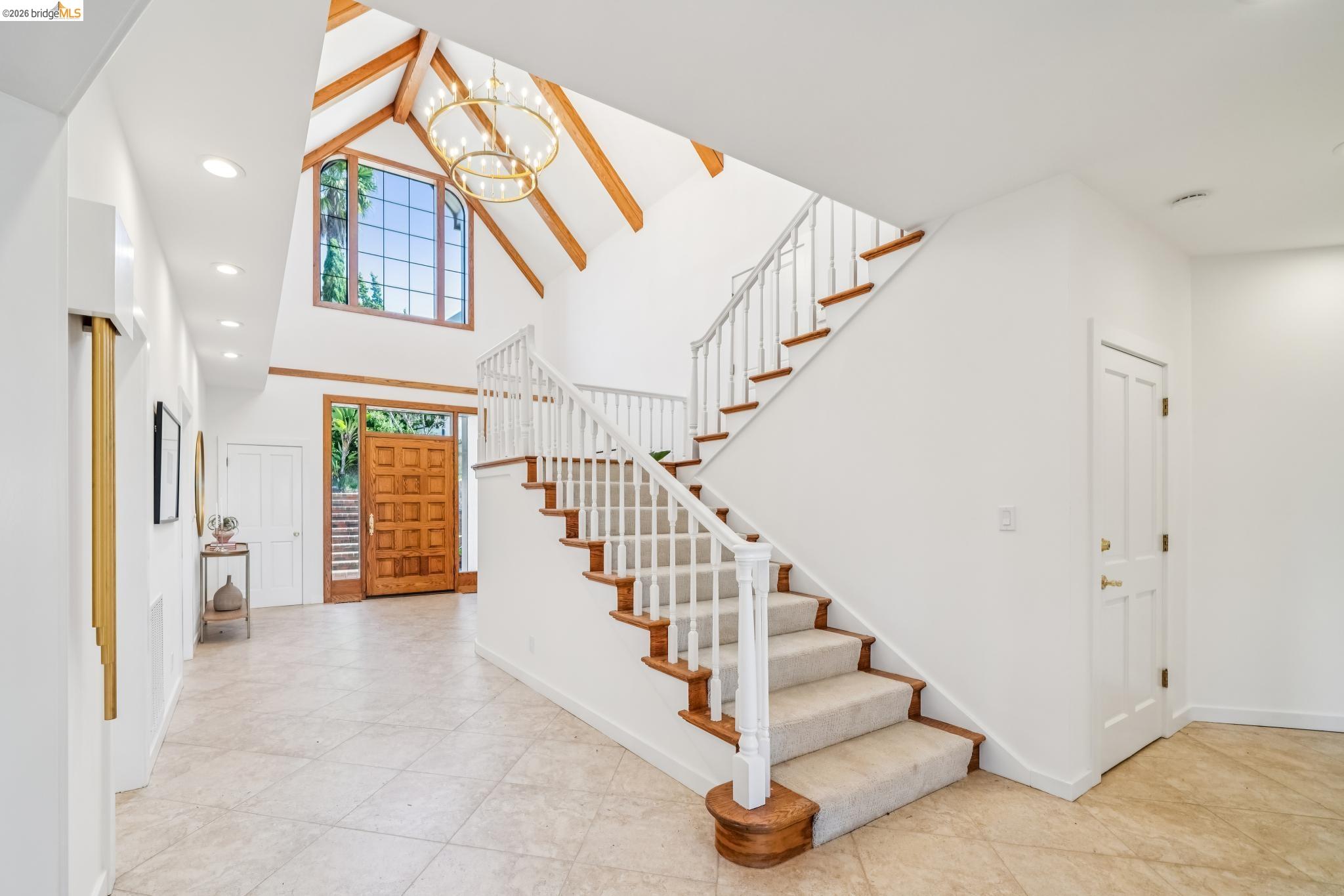 Detail Gallery Image 4 of 60 For 6277 Wood Dr, Oakland,  CA 94611 - 5 Beds | 5/2 Baths