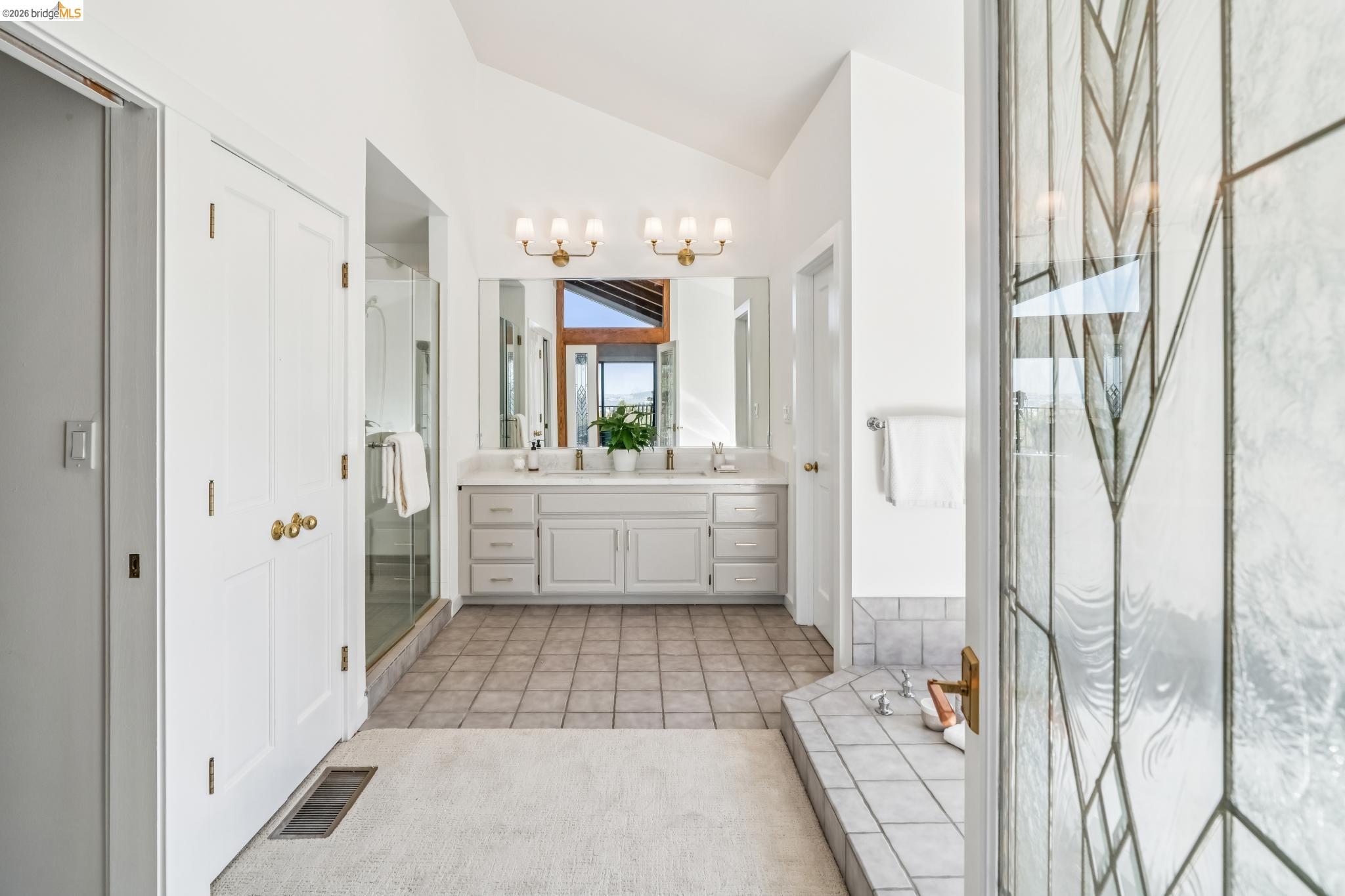 Detail Gallery Image 32 of 60 For 6277 Wood Dr, Oakland,  CA 94611 - 5 Beds | 5/2 Baths