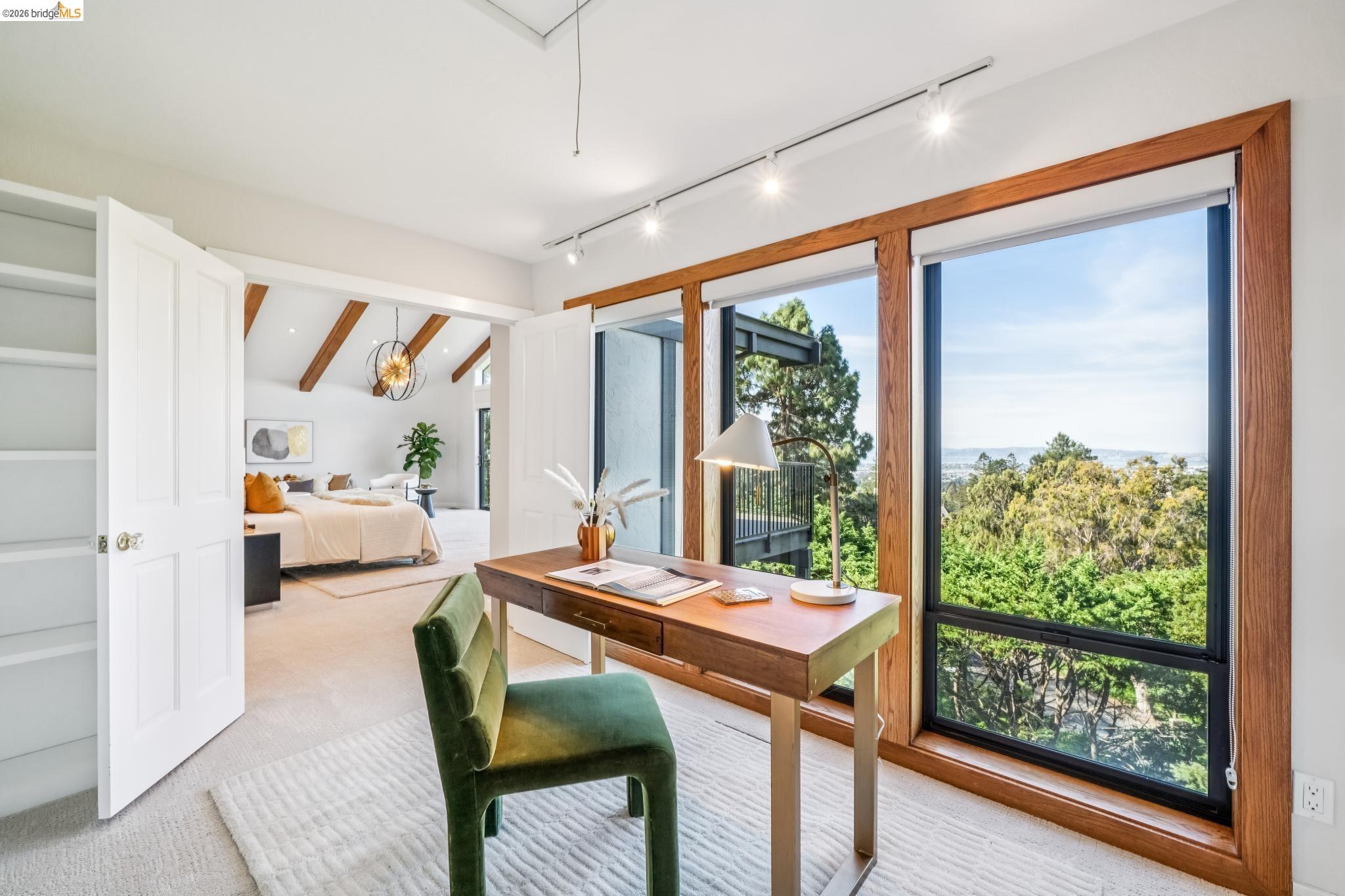 Detail Gallery Image 36 of 60 For 6277 Wood Dr, Oakland,  CA 94611 - 5 Beds | 5/2 Baths