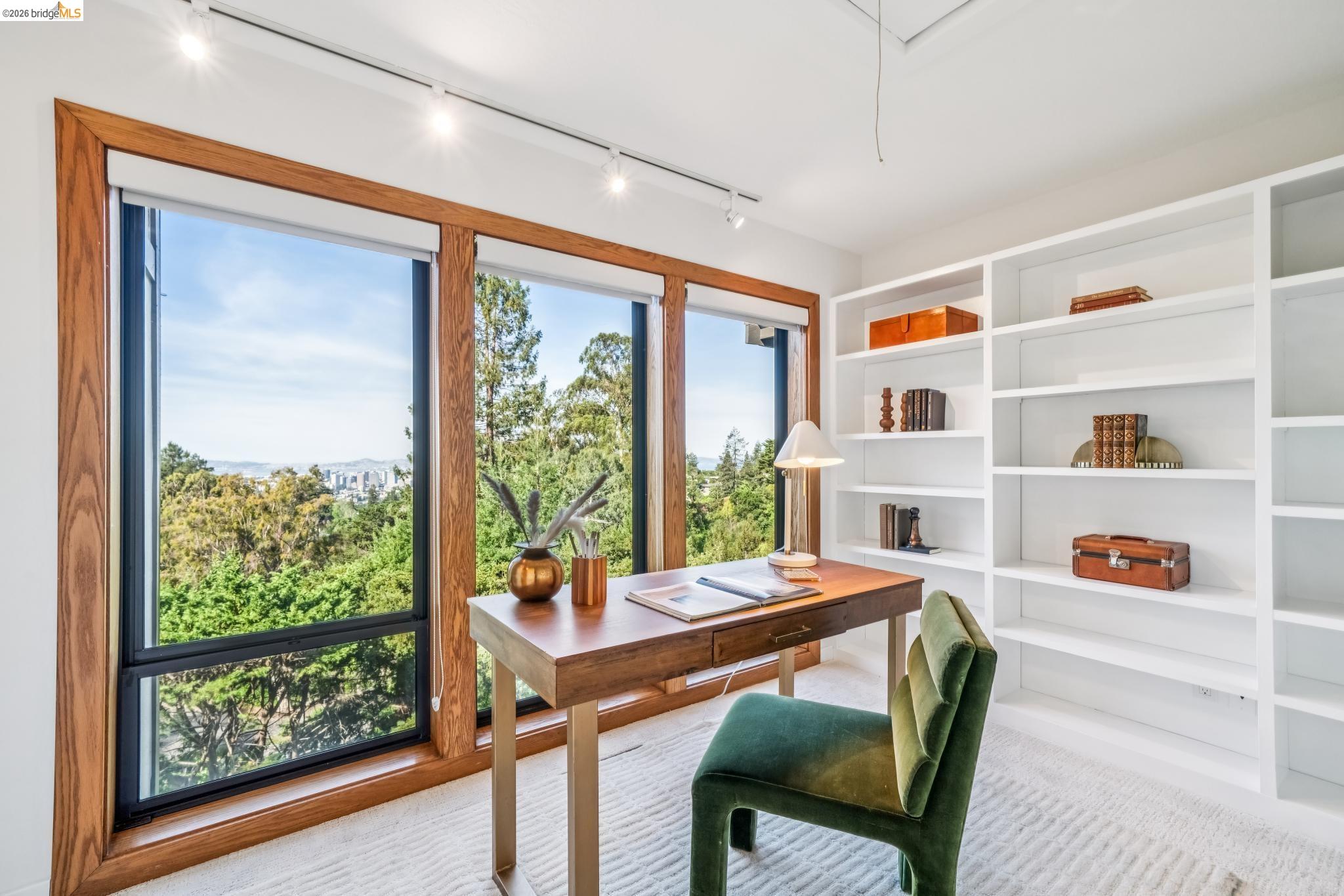 Detail Gallery Image 37 of 60 For 6277 Wood Dr, Oakland,  CA 94611 - 5 Beds | 5/2 Baths