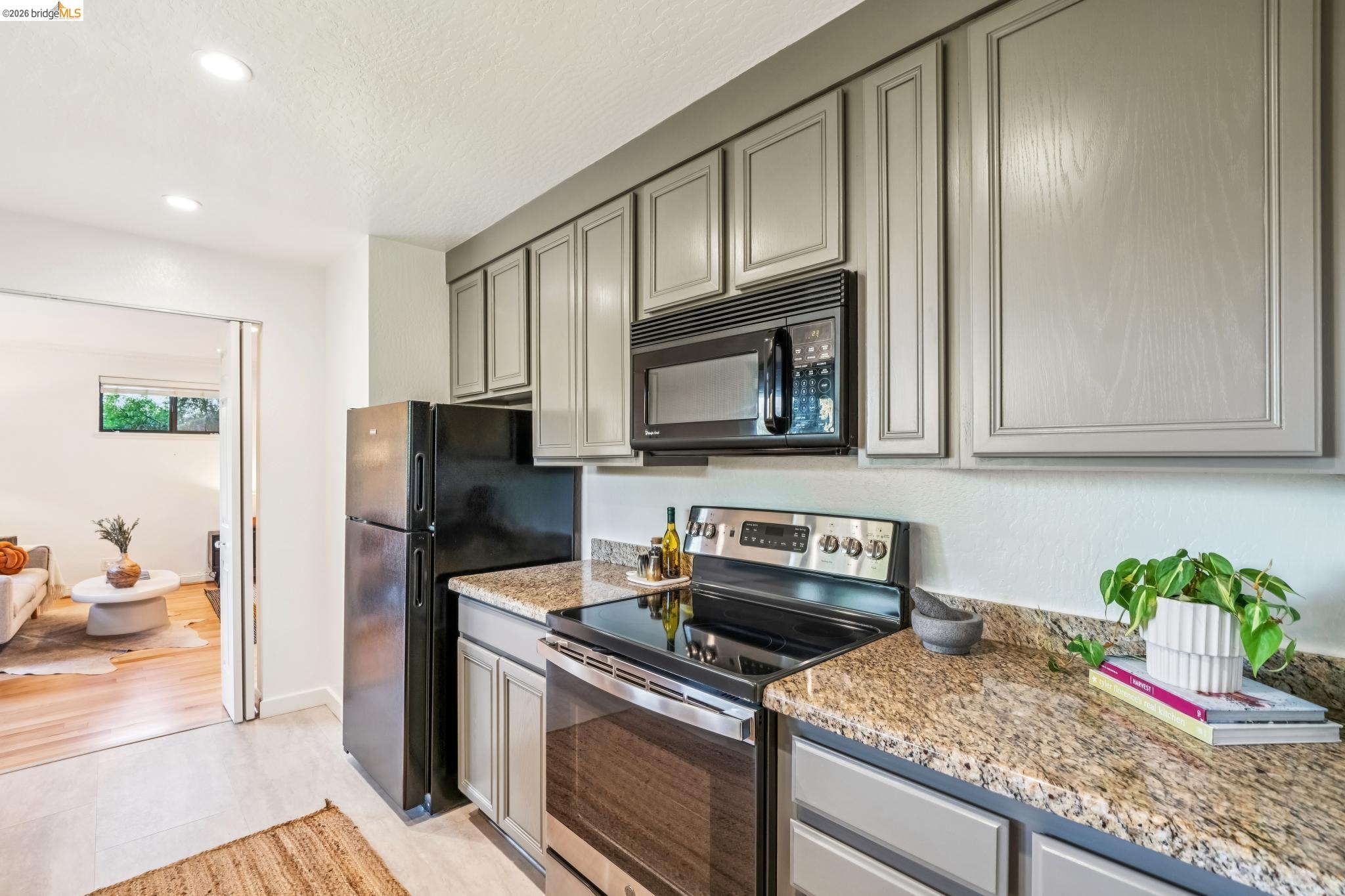 Detail Gallery Image 47 of 60 For 6277 Wood Dr, Oakland,  CA 94611 - 5 Beds | 5/2 Baths