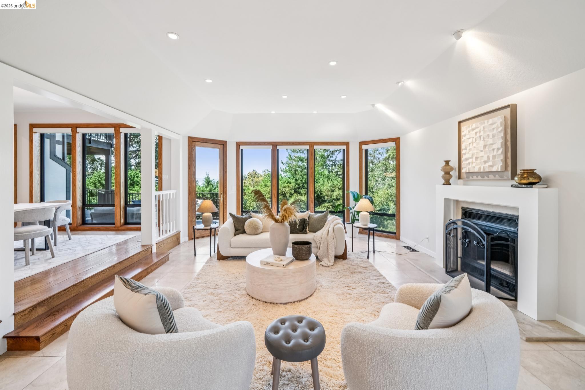 Detail Gallery Image 6 of 60 For 6277 Wood Dr, Oakland,  CA 94611 - 5 Beds | 5/2 Baths