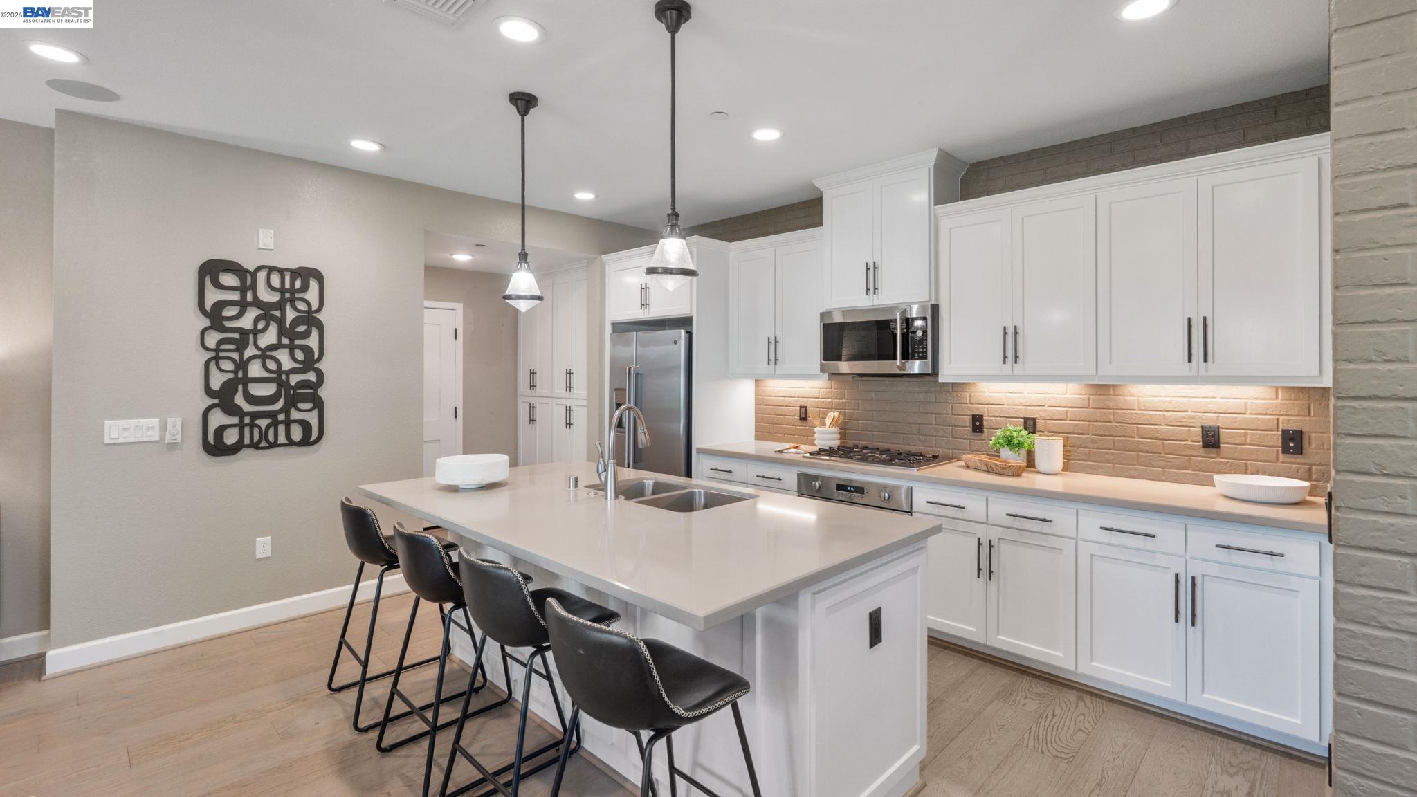 Photo #8: 41130040 Listing: Photo #8