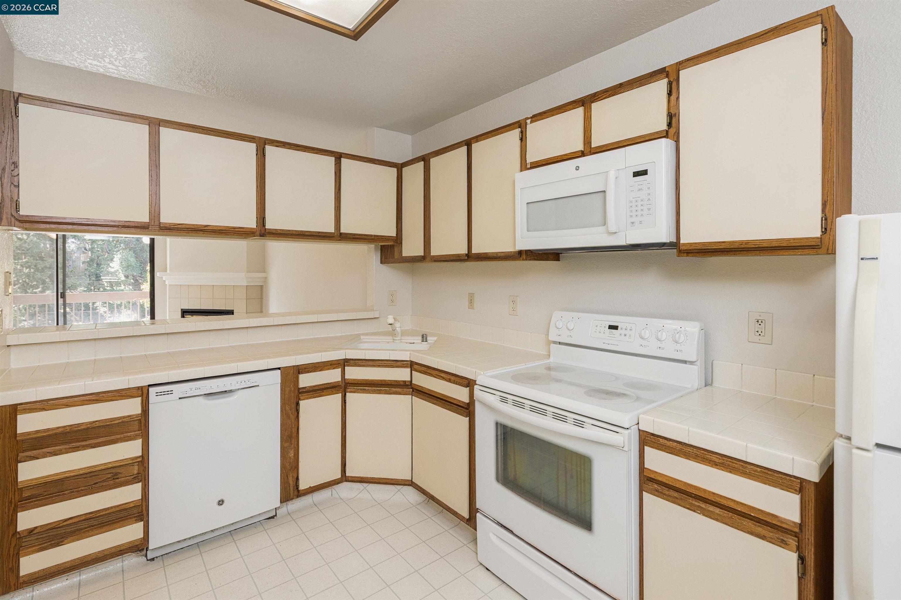 Photo #12: 41130041 Listing: Photo #12