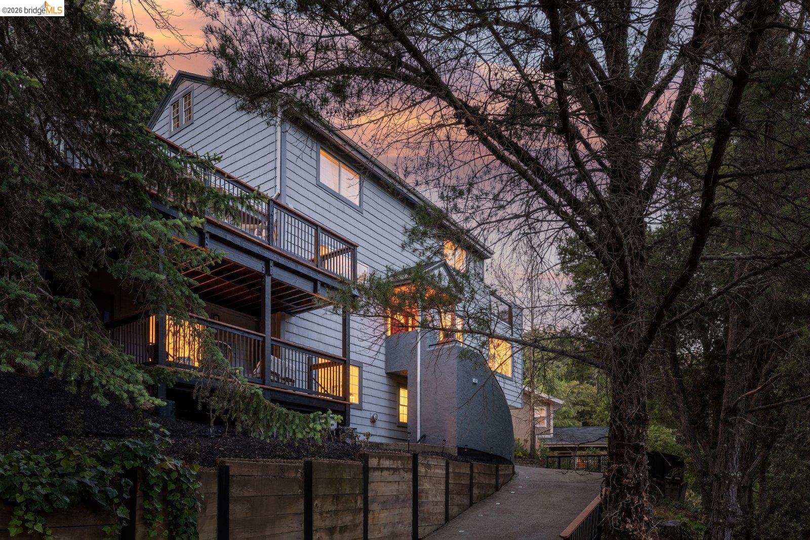 6975 Charing Cross Rd