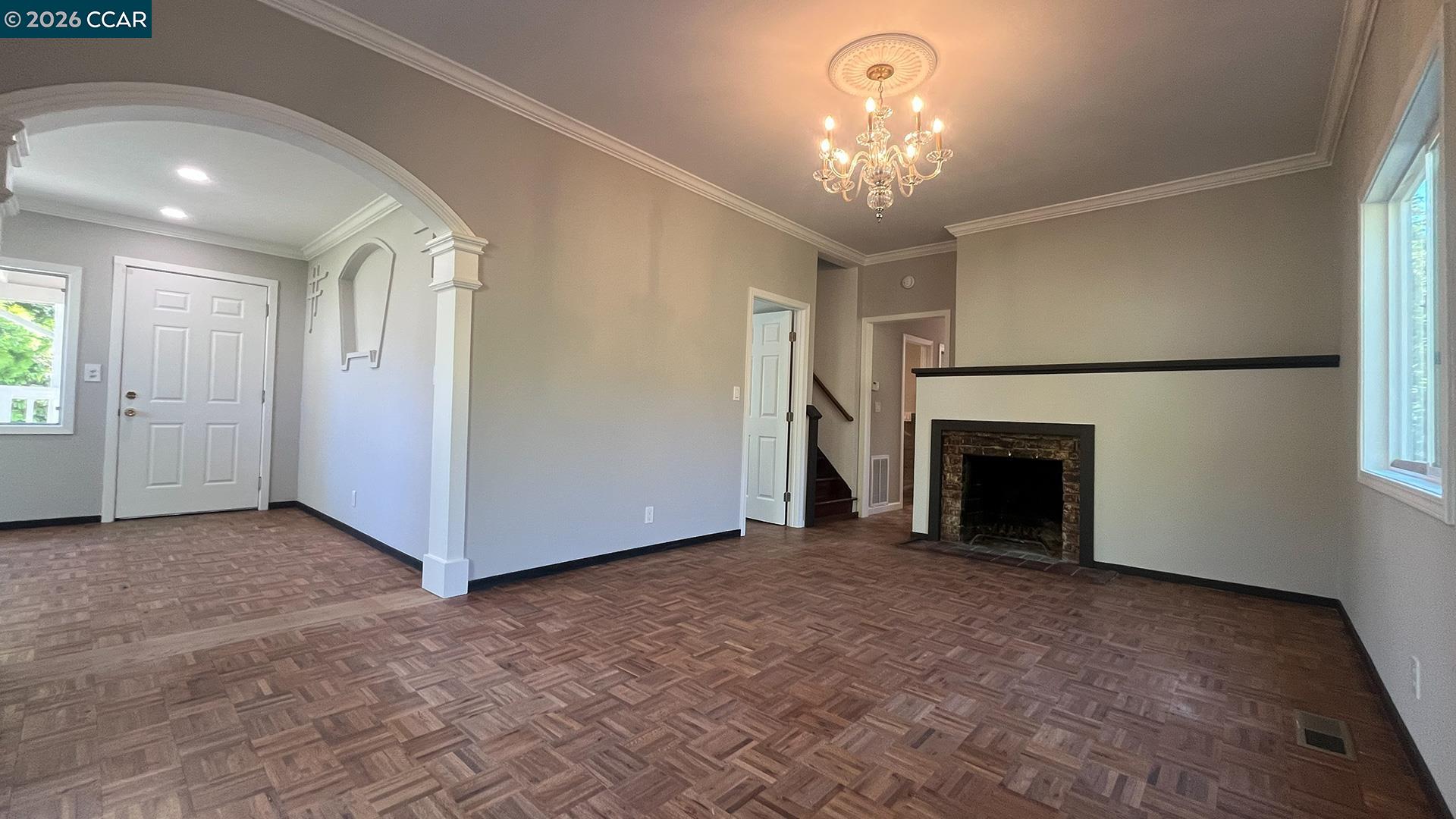 Detail Gallery Image 3 of 14 For 113 Bancroft Rd, Burlingame,  CA 94010 - 3 Beds | 1 Baths