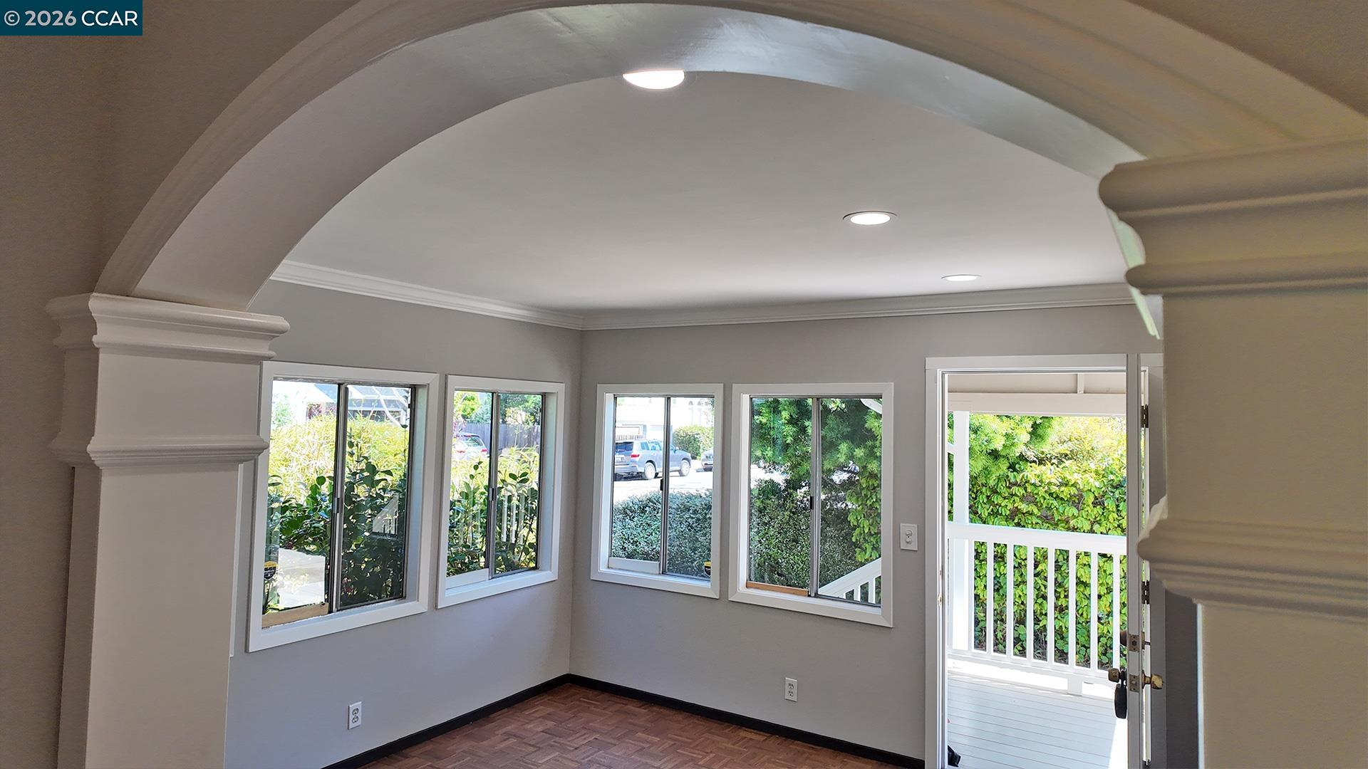 Detail Gallery Image 4 of 14 For 113 Bancroft Rd, Burlingame,  CA 94010 - 3 Beds | 1 Baths