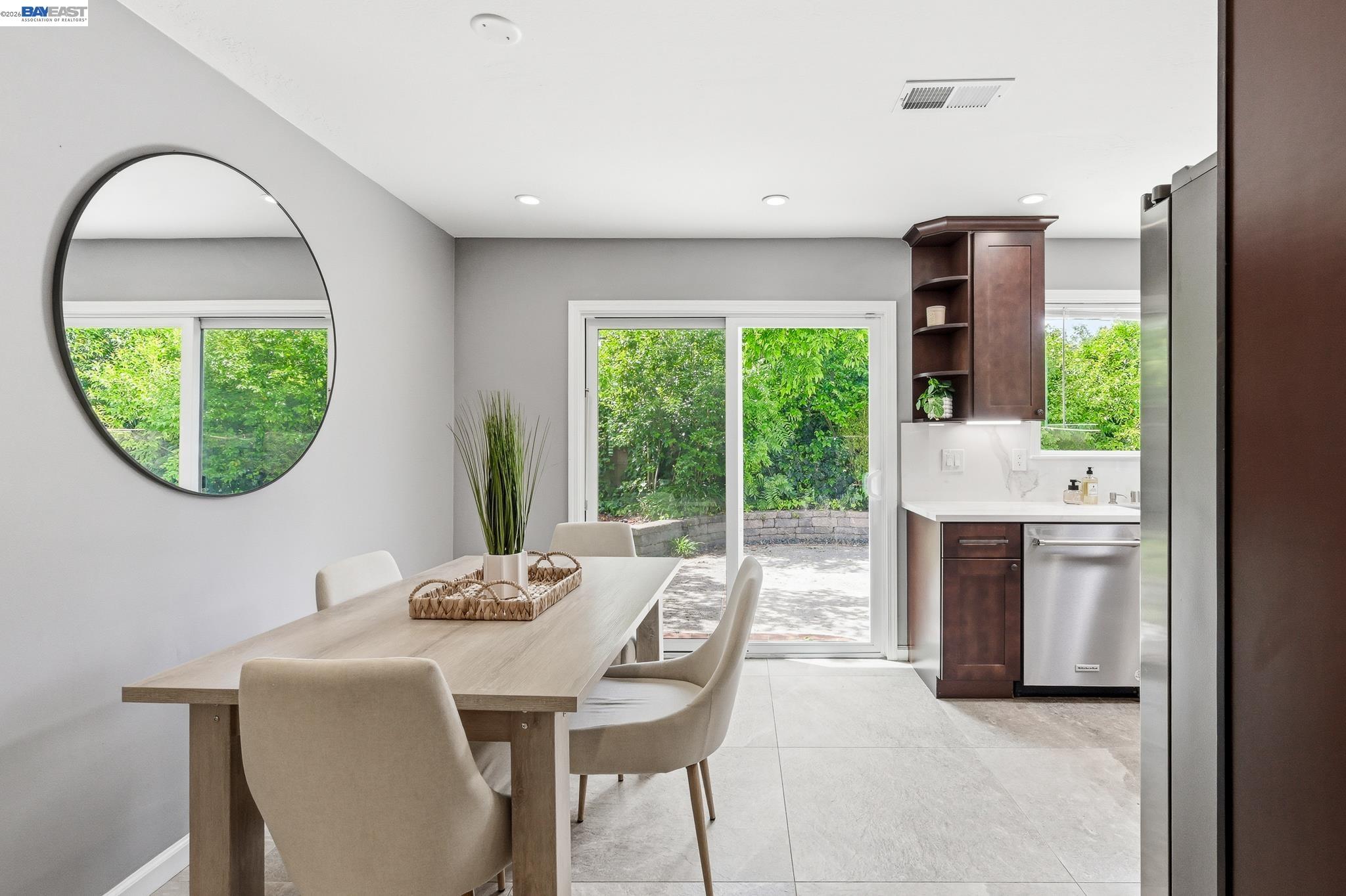 Detail Gallery Image 15 of 57 For 5673 Drysdale Dr, San Jose,  CA 95124 - 3 Beds | 2 Baths