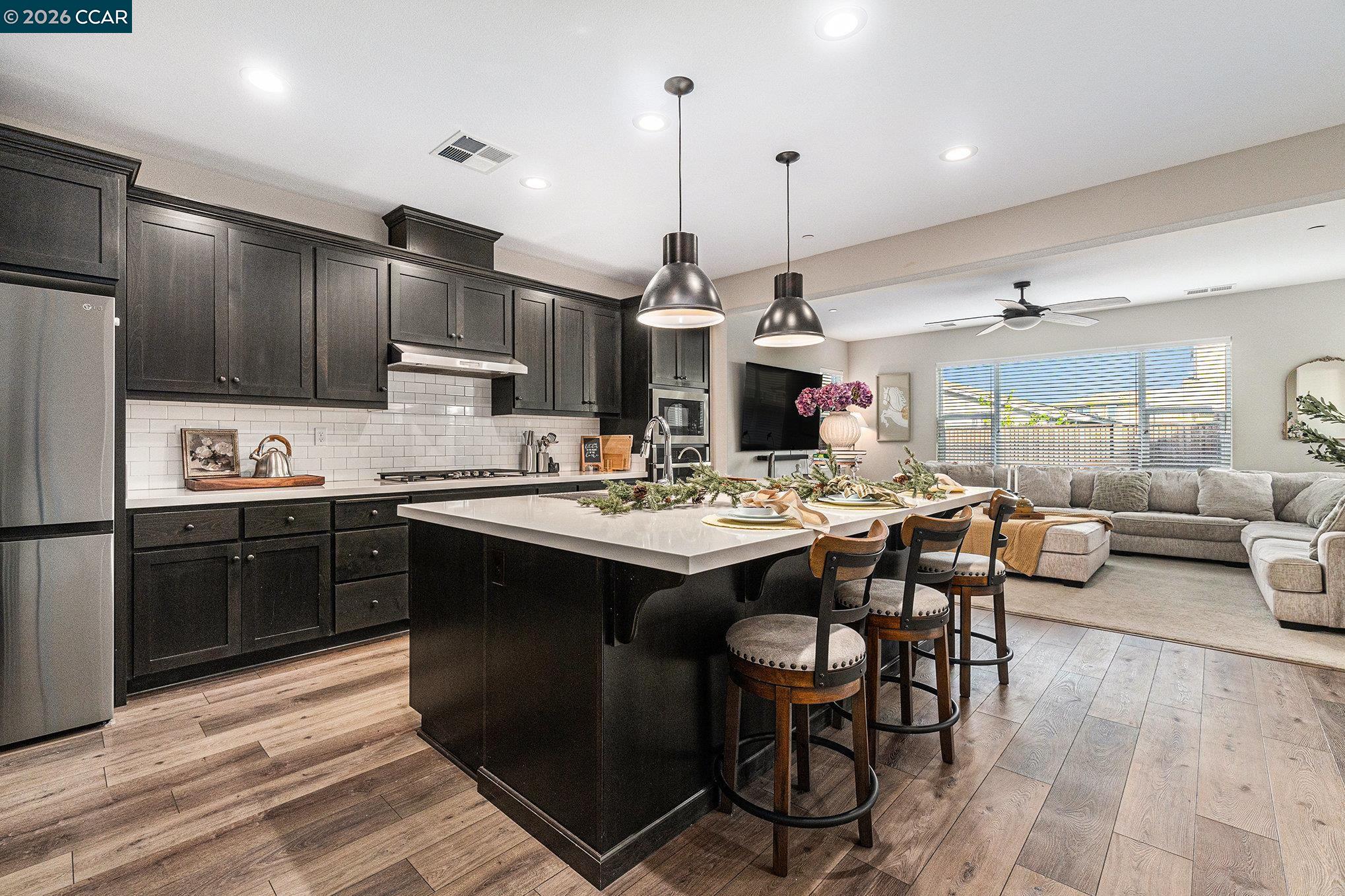 Detail Gallery Image 2 of 45 For 208 Littleton St, Oakley,  CA 94561 - 5 Beds | 4 Baths