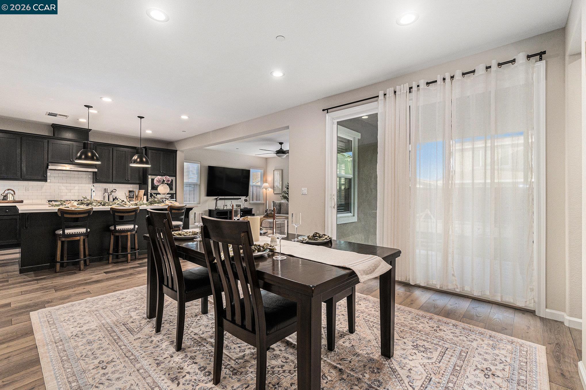 Detail Gallery Image 3 of 45 For 208 Littleton St, Oakley,  CA 94561 - 5 Beds | 4 Baths