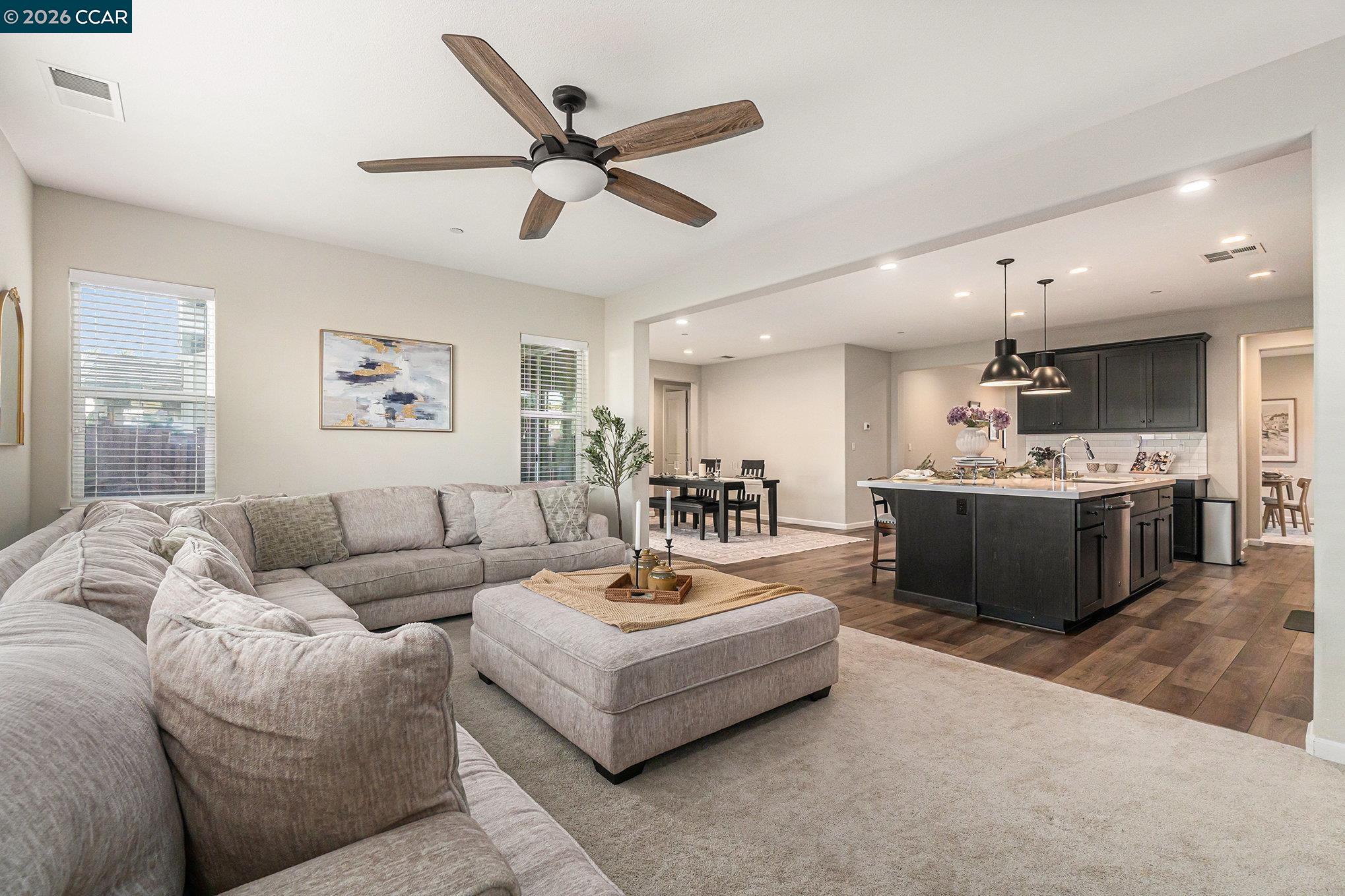 Detail Gallery Image 5 of 45 For 208 Littleton St, Oakley,  CA 94561 - 5 Beds | 4 Baths