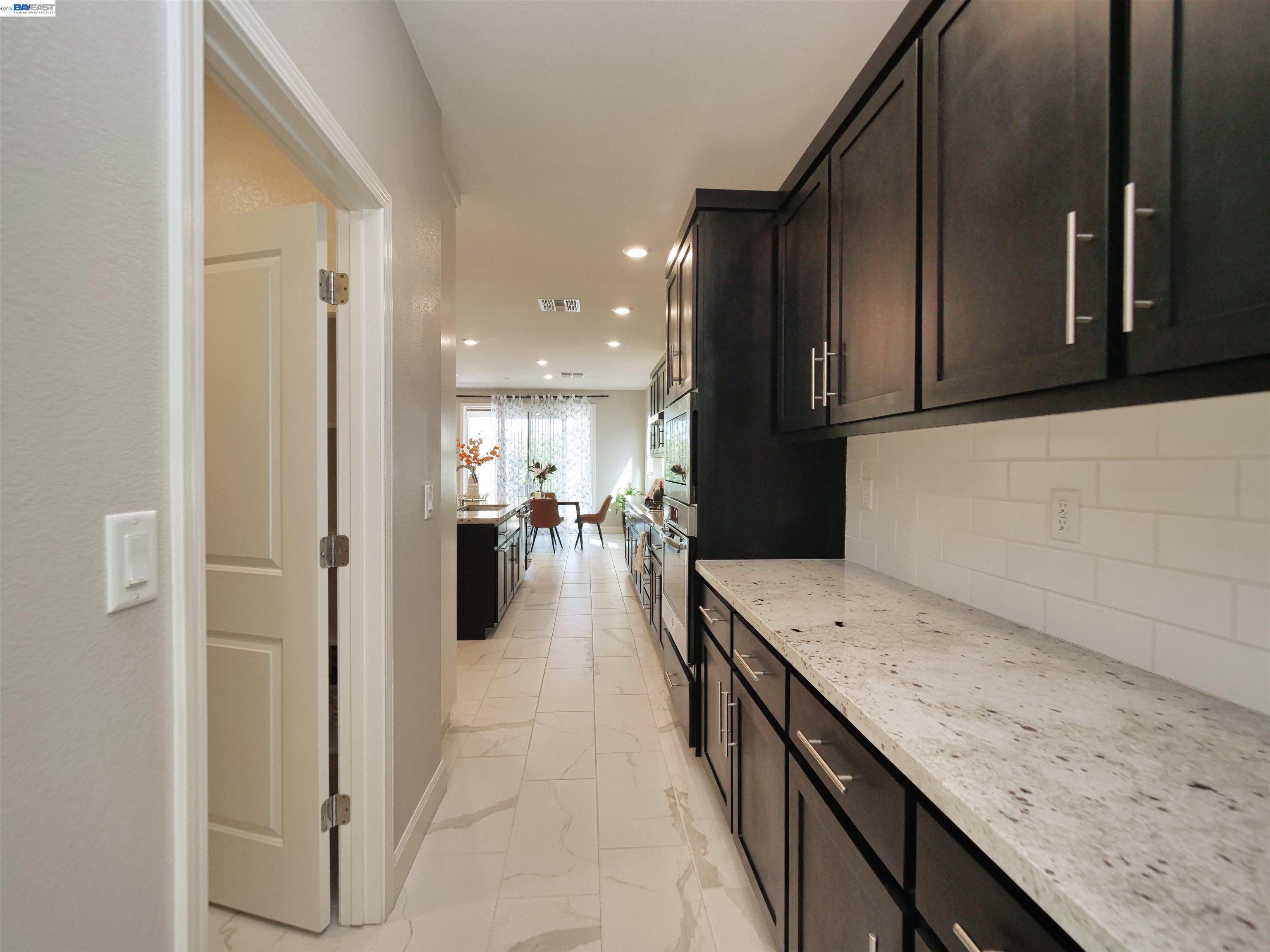 Detail Gallery Image 14 of 56 For 2582 Azalea Ave, Tracy,  CA 95376 - 4 Beds | 3/1 Baths