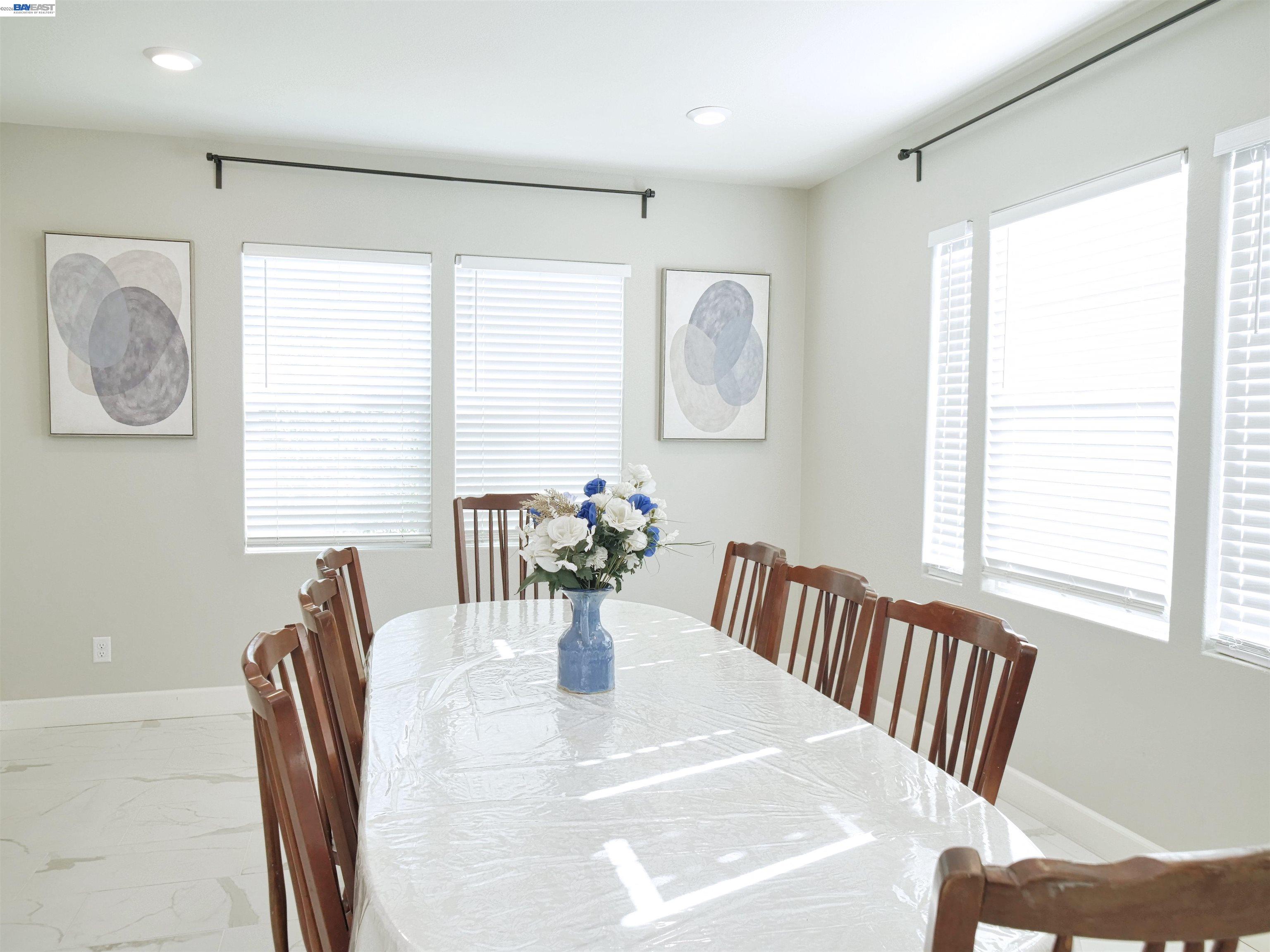 Detail Gallery Image 6 of 56 For 2582 Azalea Ave, Tracy,  CA 95376 - 4 Beds | 3/1 Baths