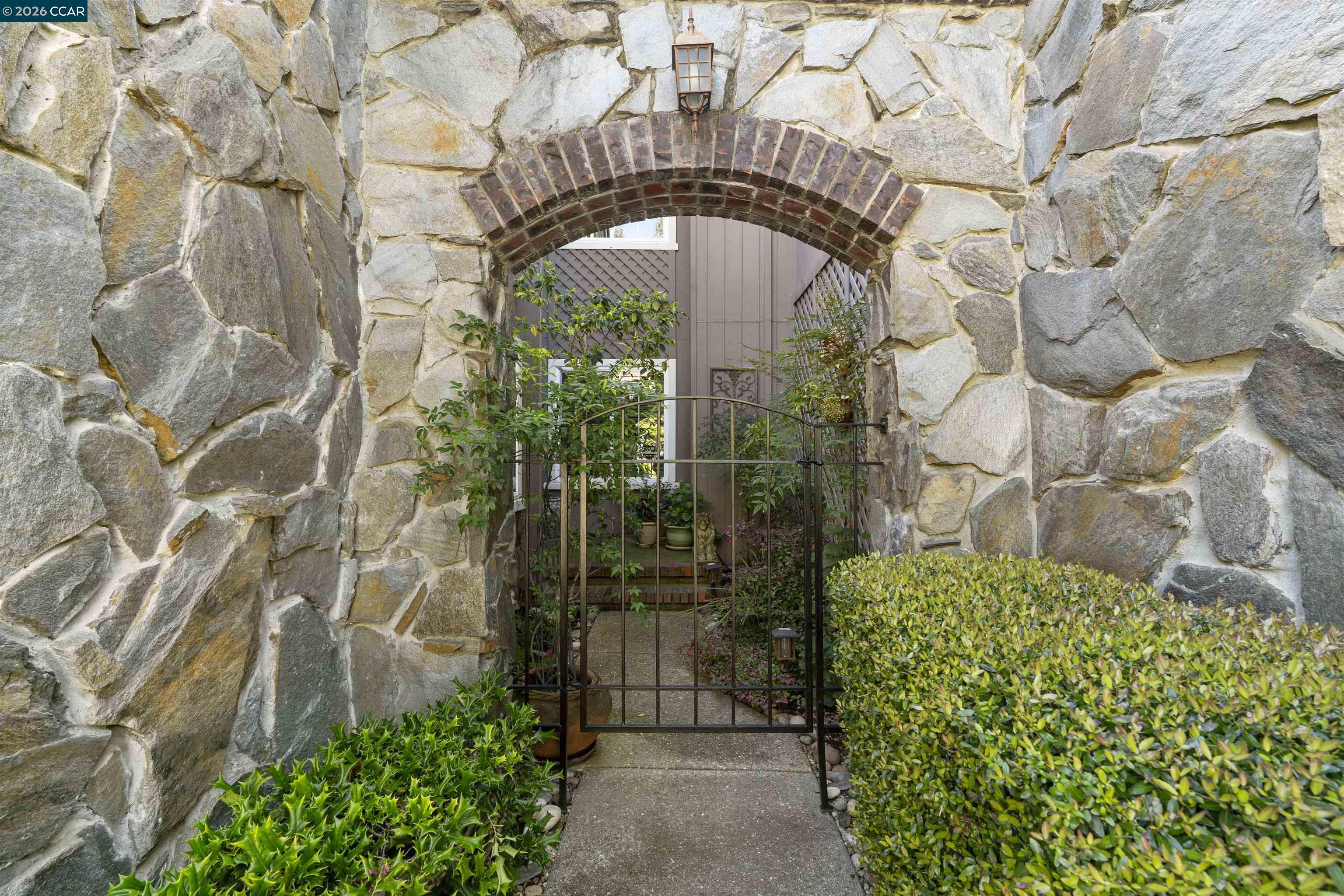 Photo #4: 41130090 Listing: Photo #4