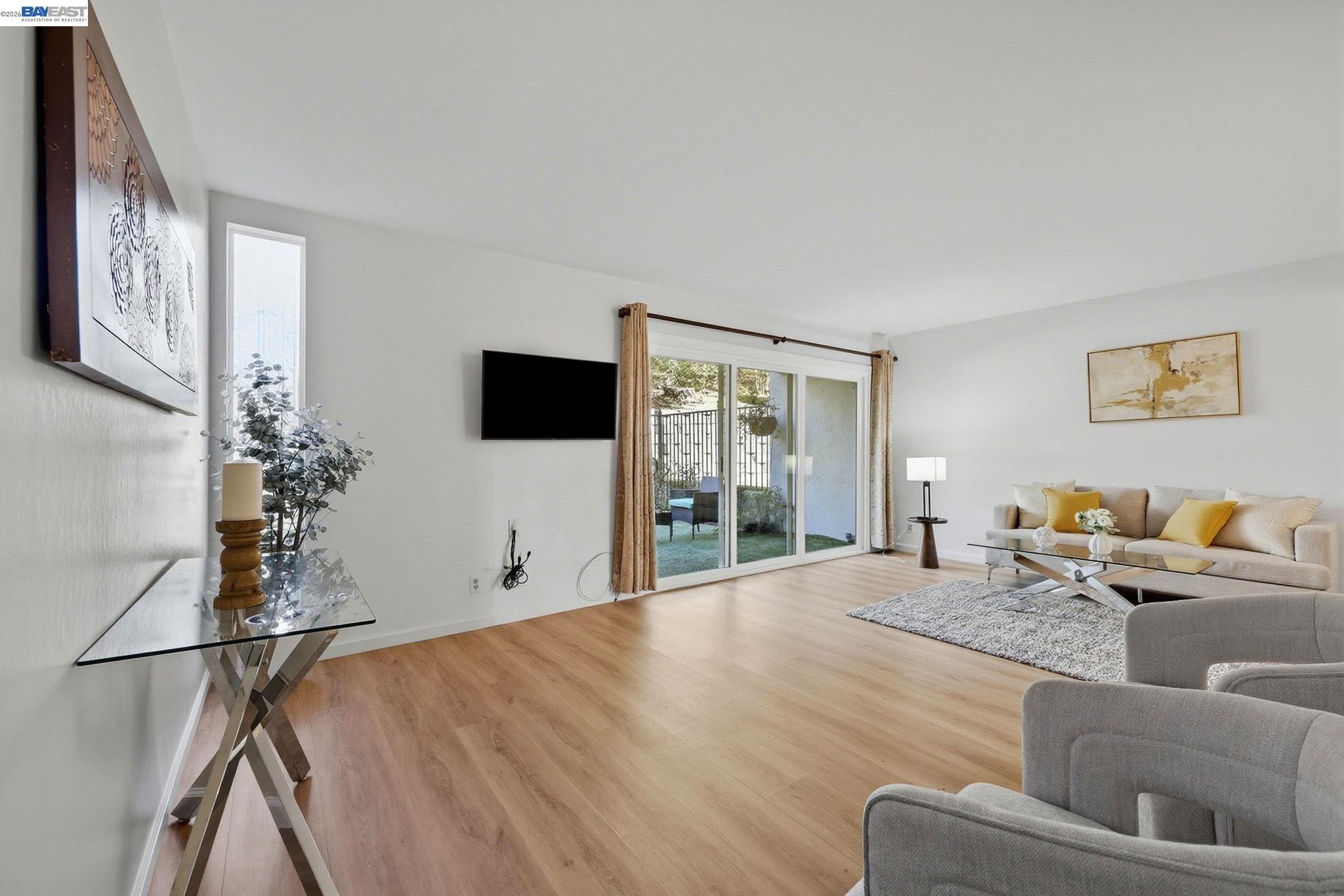 Detail Gallery Image 2 of 38 For 651 Moraga Rd #12,  Moraga,  CA 94556 - 3 Beds | 2 Baths