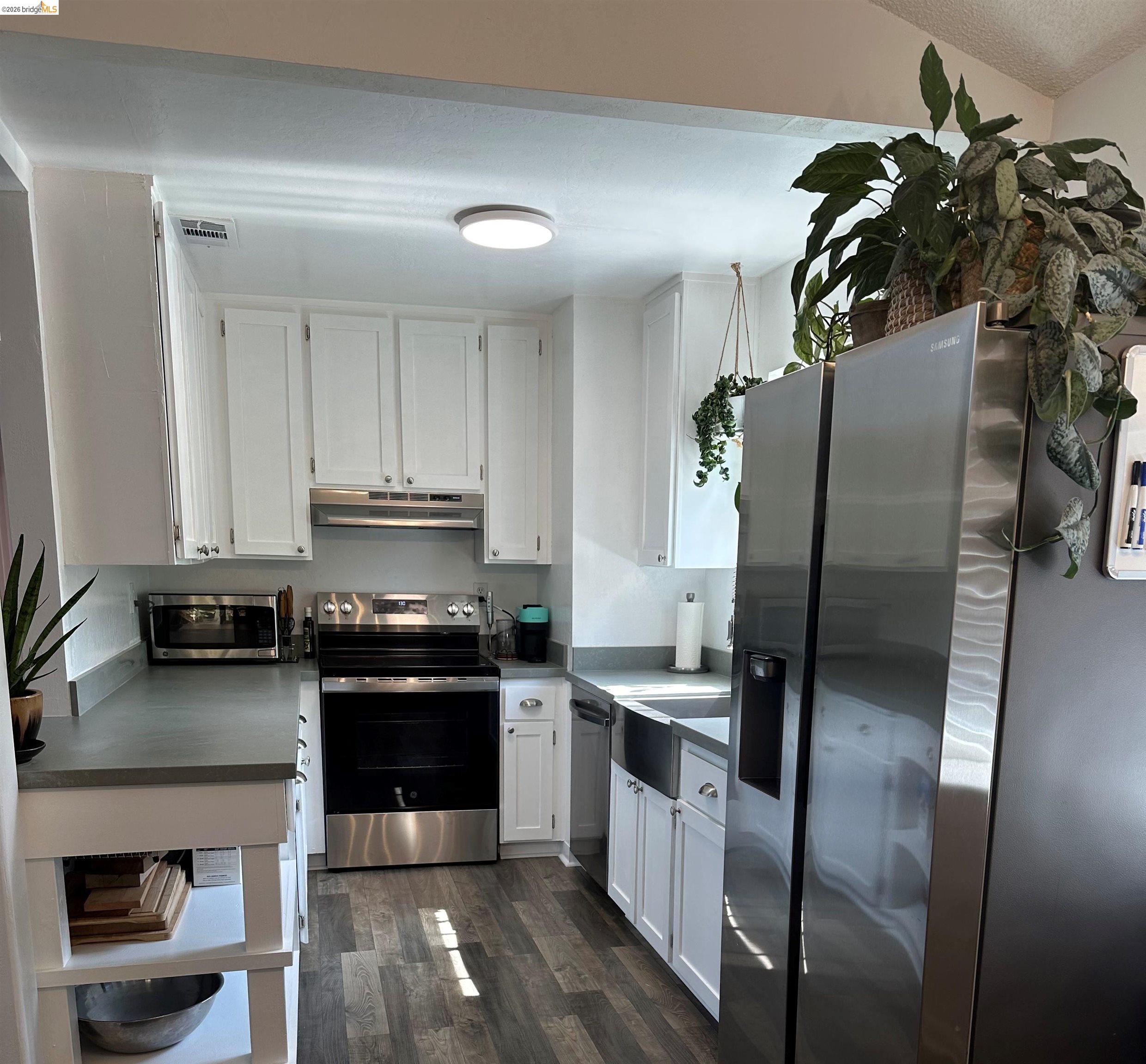 Photo #3: 41130104 Listing: Photo #3