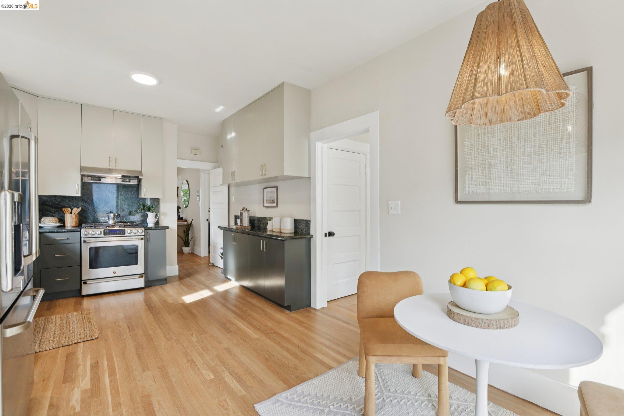 Detail Gallery Image 13 of 31 For 216 John St, Oakland,  CA 94611 - 3 Beds | 1 Baths