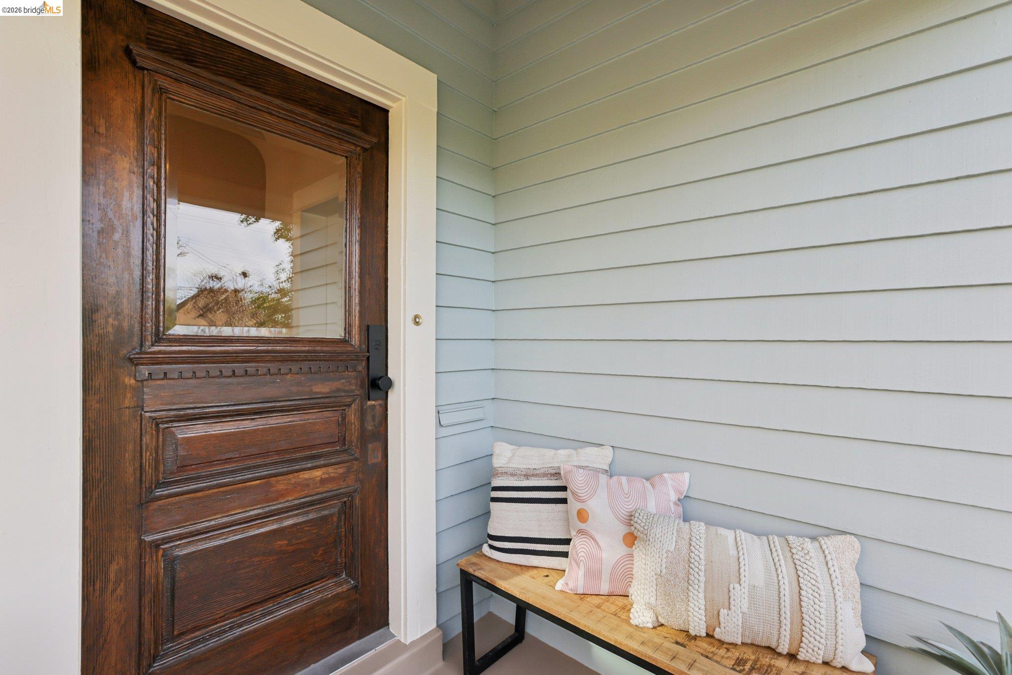 Detail Gallery Image 3 of 31 For 216 John St, Oakland,  CA 94611 - 3 Beds | 1 Baths