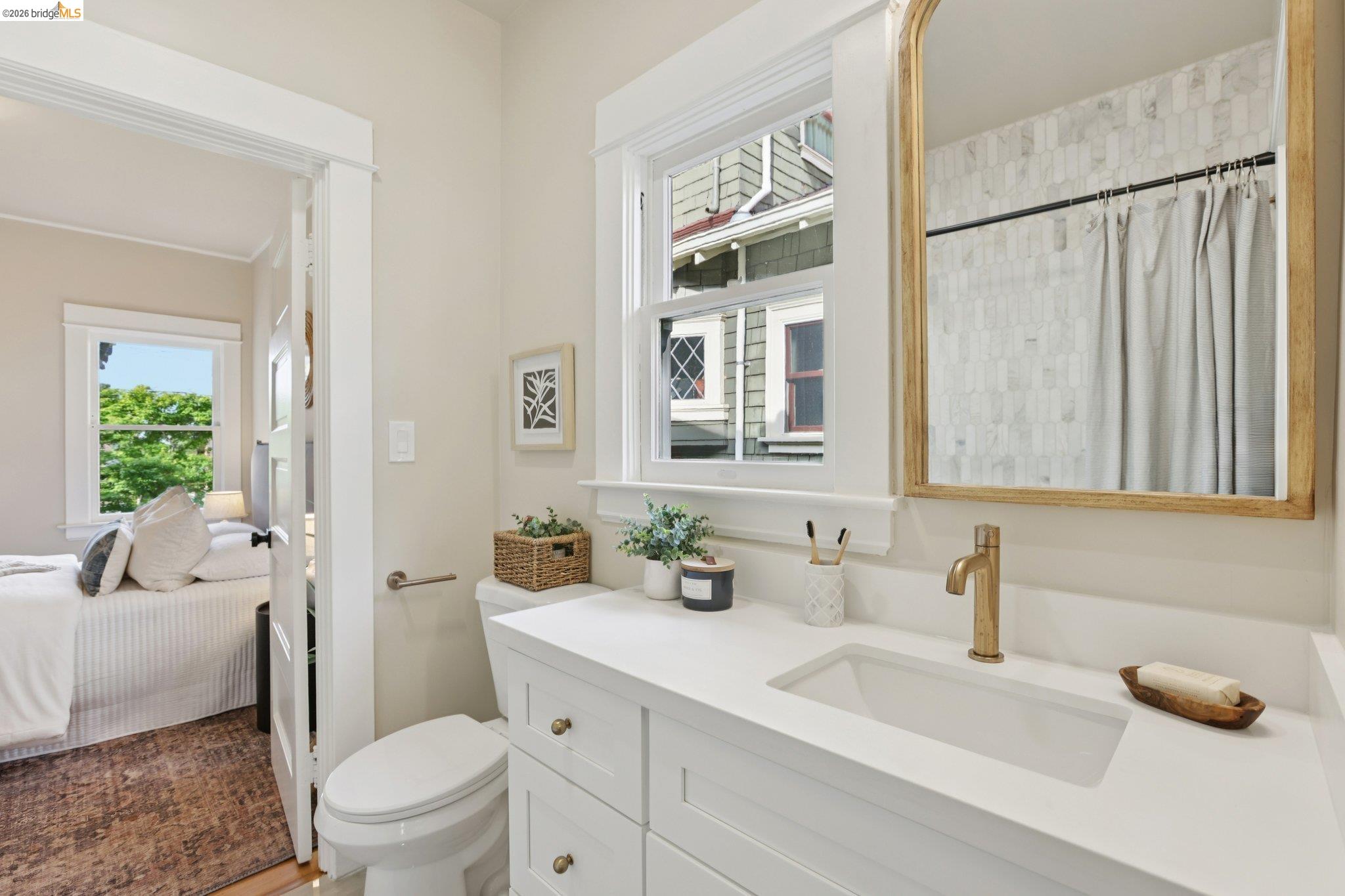 Detail Gallery Image 23 of 31 For 216 John St, Oakland,  CA 94611 - 3 Beds | 1 Baths