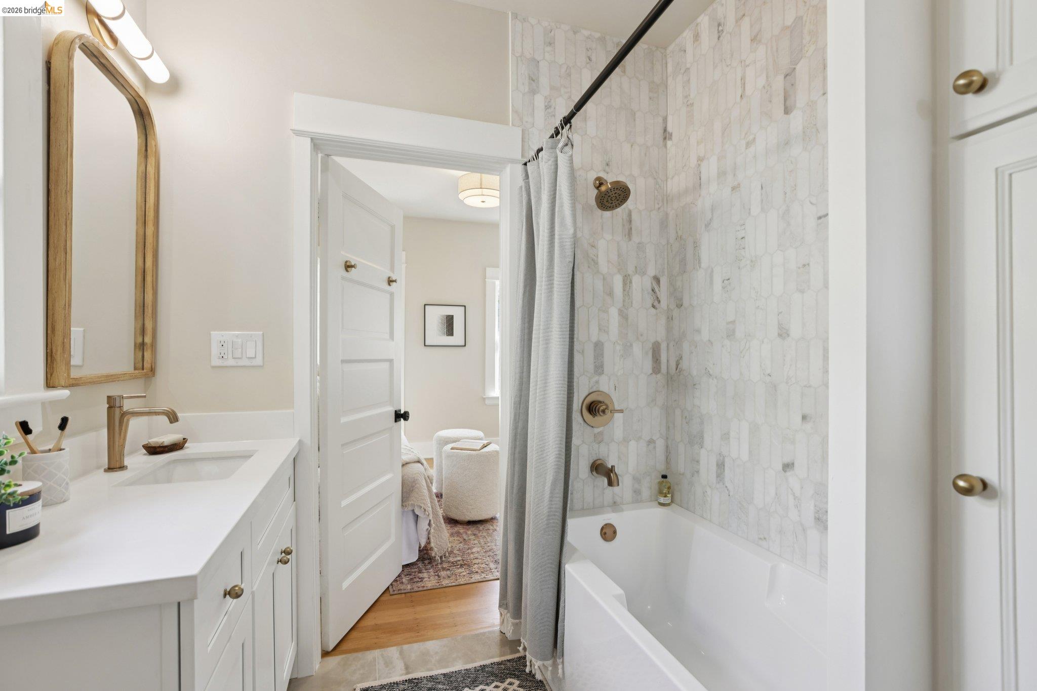 Detail Gallery Image 24 of 31 For 216 John St, Oakland,  CA 94611 - 3 Beds | 1 Baths