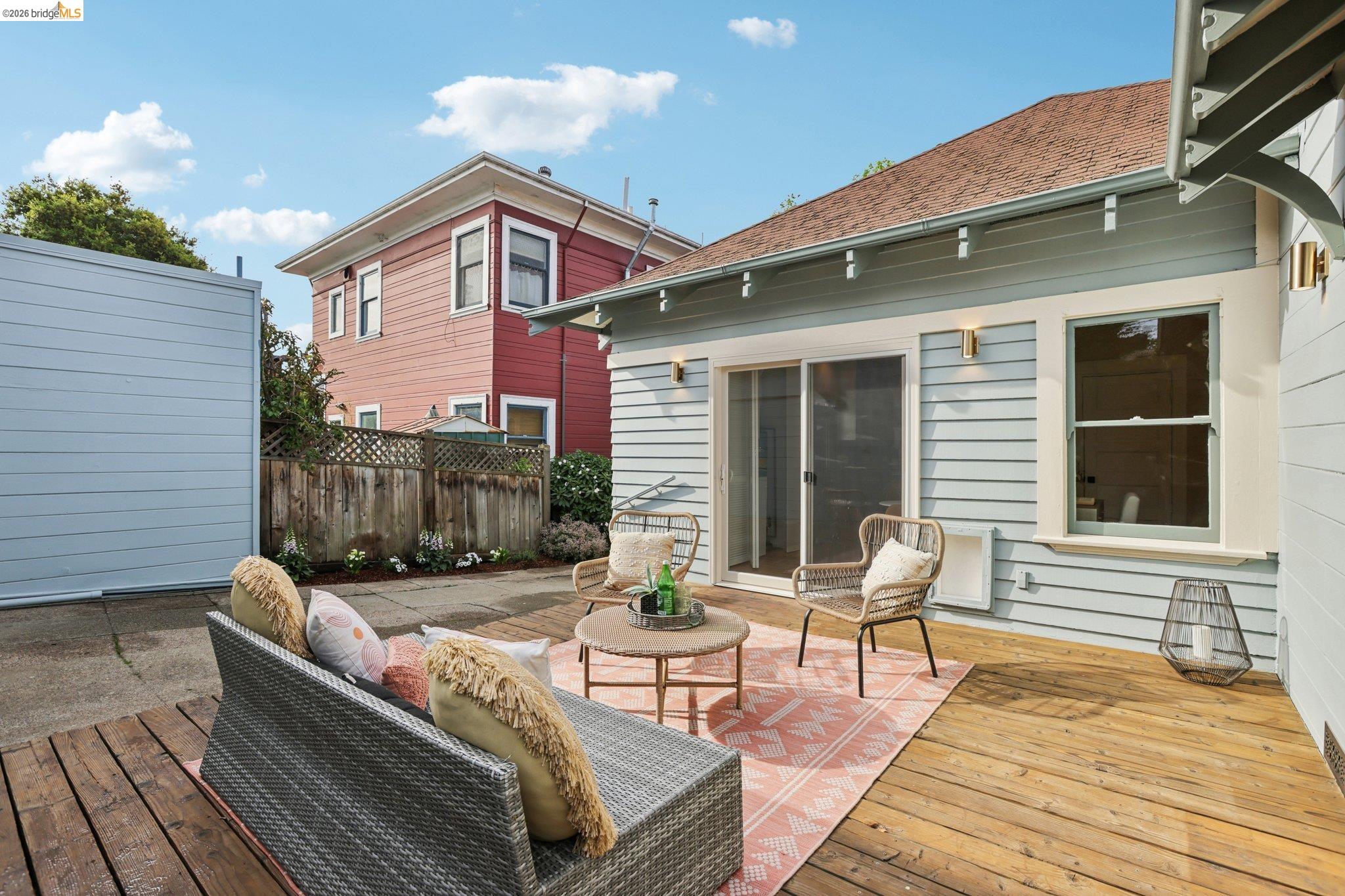 Detail Gallery Image 25 of 31 For 216 John St, Oakland,  CA 94611 - 3 Beds | 1 Baths