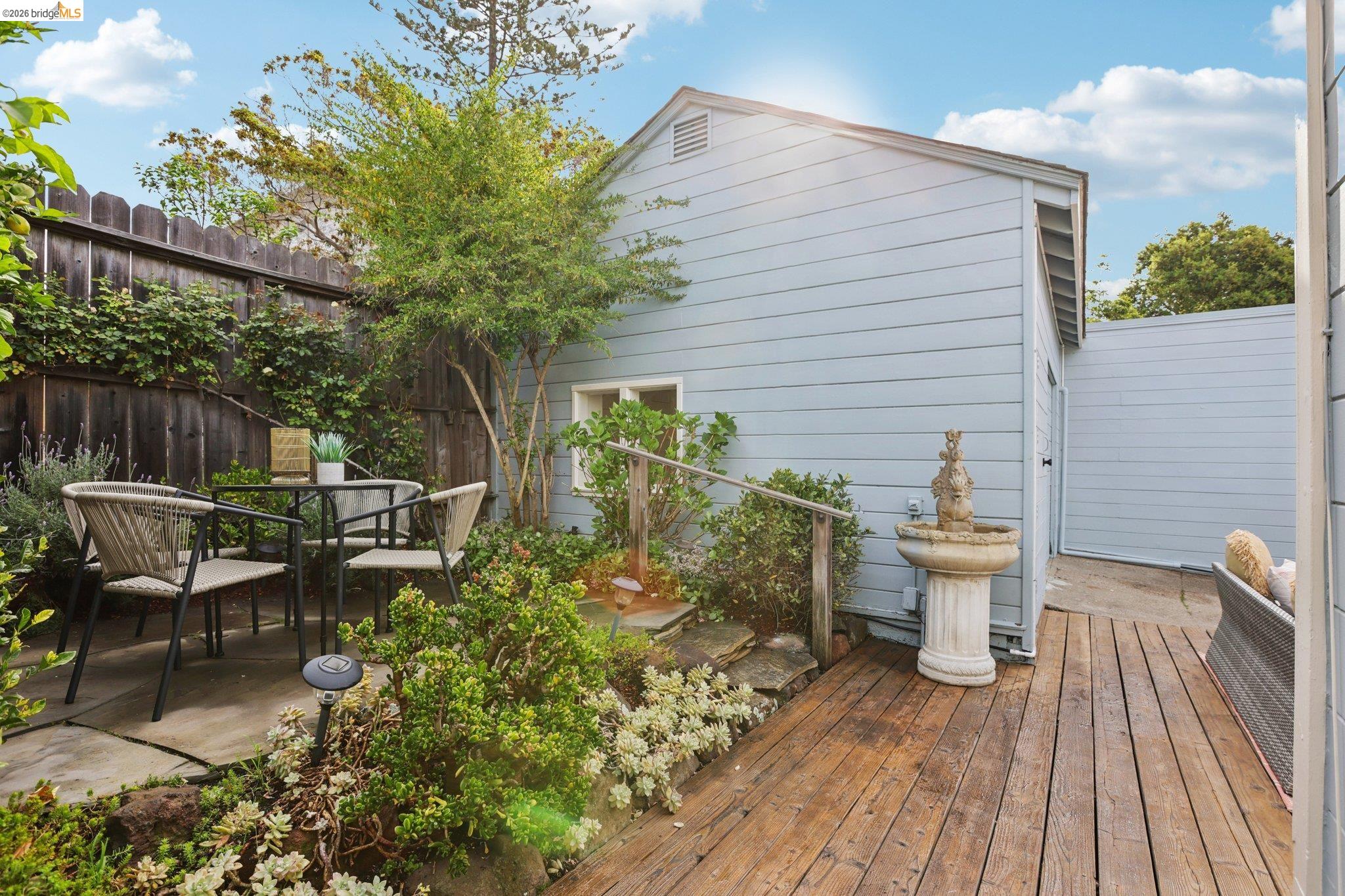 Detail Gallery Image 28 of 31 For 216 John St, Oakland,  CA 94611 - 3 Beds | 1 Baths
