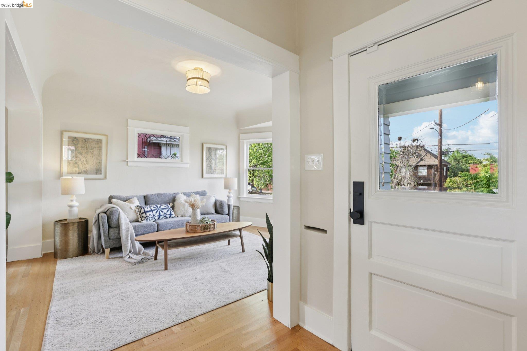 Detail Gallery Image 4 of 31 For 216 John St, Oakland,  CA 94611 - 3 Beds | 1 Baths