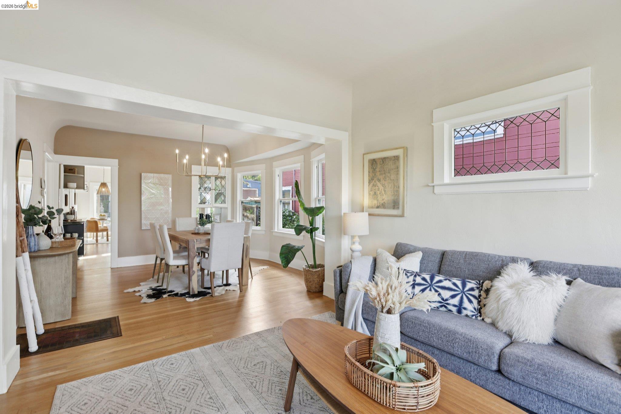 Detail Gallery Image 8 of 31 For 216 John St, Oakland,  CA 94611 - 3 Beds | 1 Baths