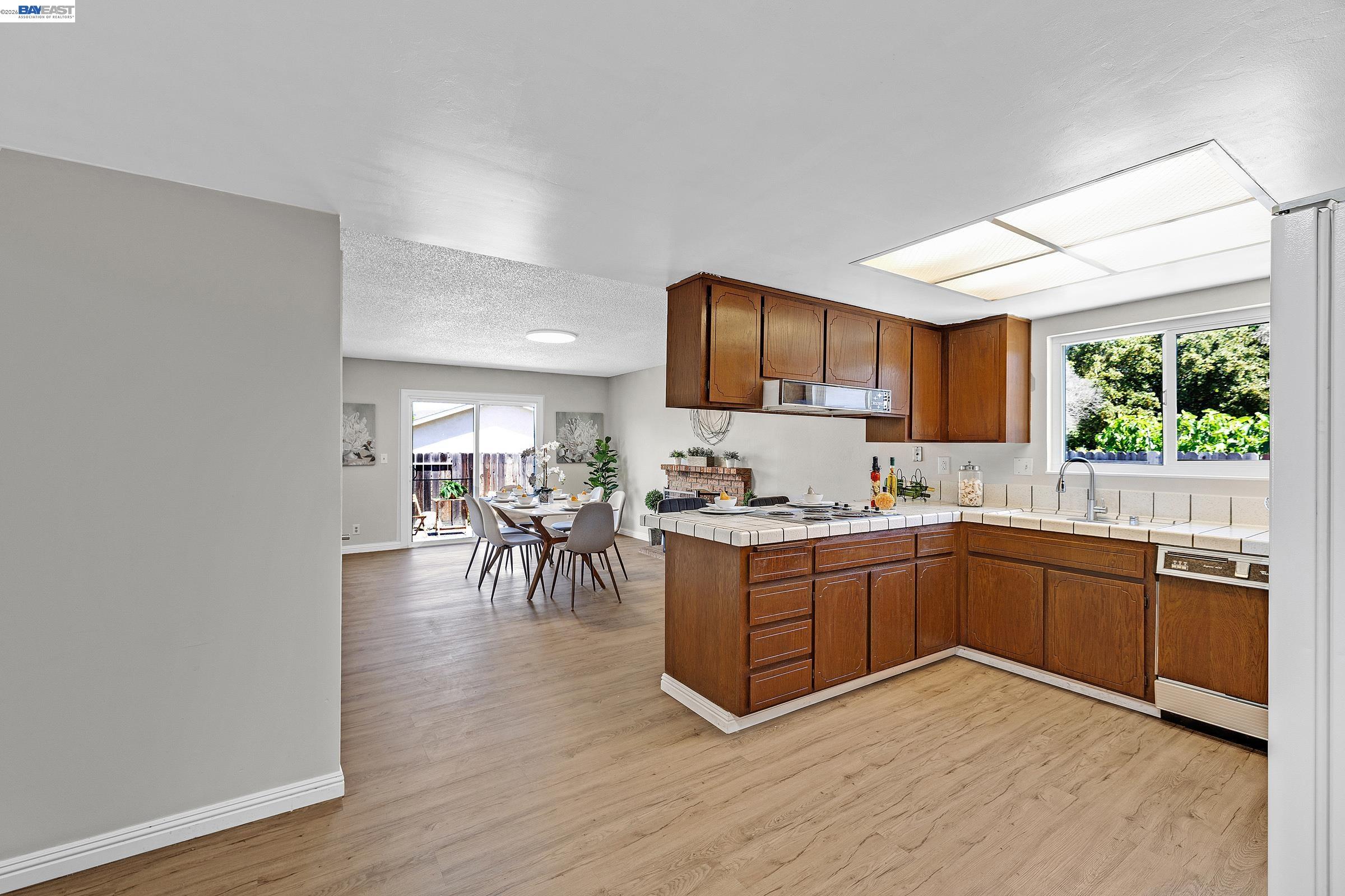 Detail Gallery Image 6 of 33 For 2636 Rainier Ct, Union City,  CA 94587 - 3 Beds | 2 Baths