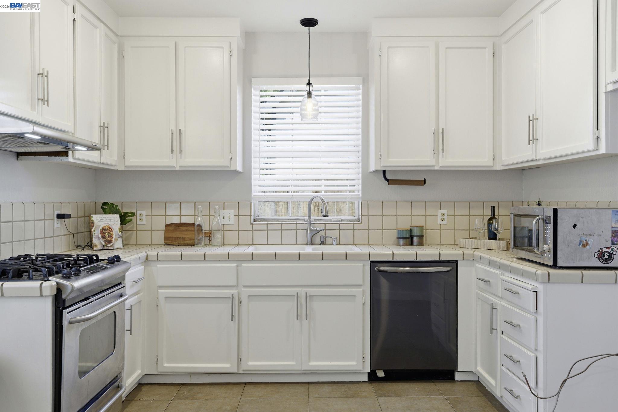 Detail Gallery Image 9 of 32 For 761 Heritage Pl, Tracy,  CA 95377 - 3 Beds | 2 Baths