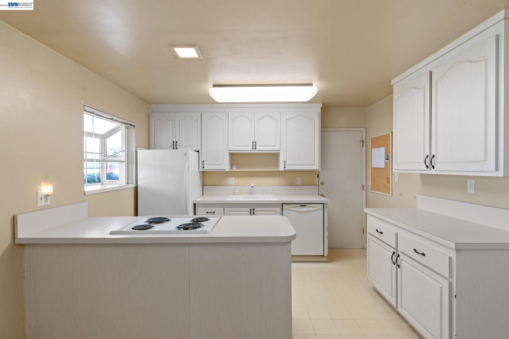 Detail Gallery Image 9 of 46 For 35446 Cleremont Dr, Newark,  CA 94560 - 3 Beds | 2 Baths