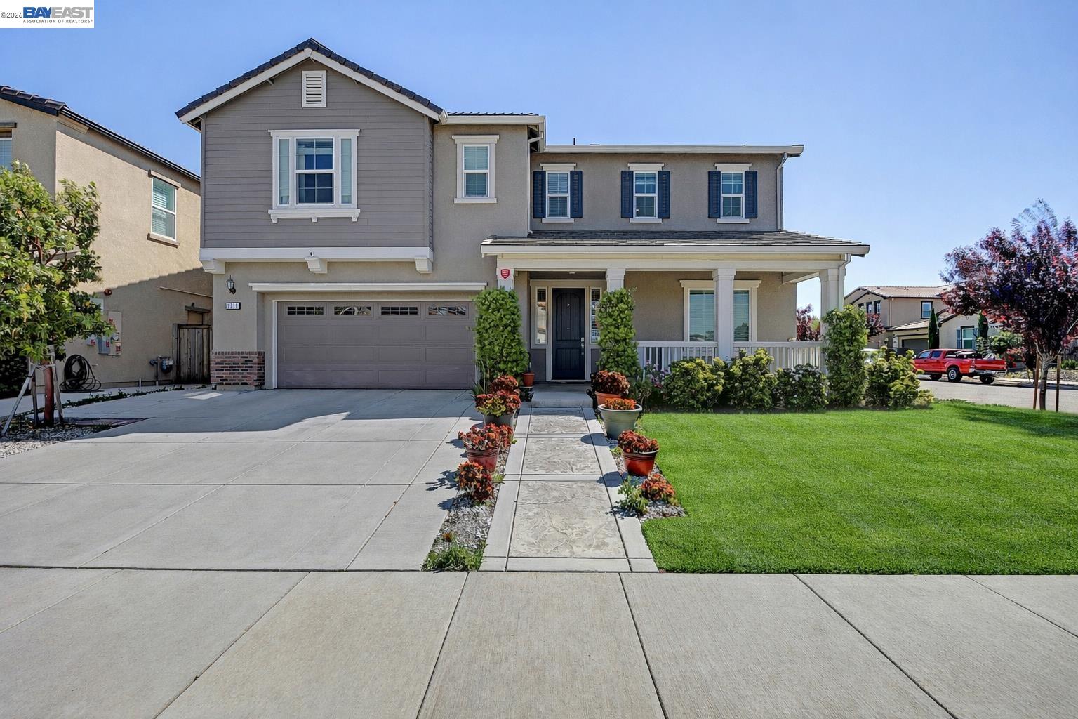 Detail Gallery Image 1 of 33 For 1710 Flora Way, Tracy,  CA 95376 - 4 Beds | 3 Baths