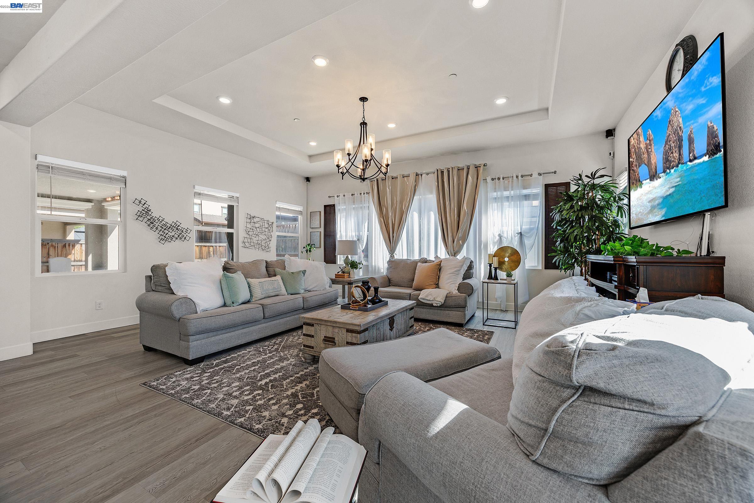 Detail Gallery Image 11 of 33 For 1710 Flora Way, Tracy,  CA 95376 - 4 Beds | 3 Baths