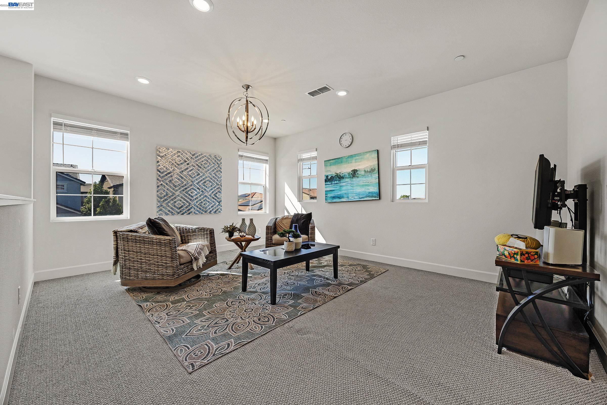 Detail Gallery Image 15 of 33 For 1710 Flora Way, Tracy,  CA 95376 - 4 Beds | 3 Baths