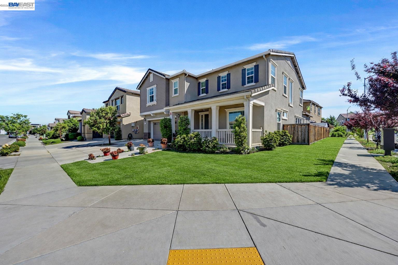 Detail Gallery Image 3 of 33 For 1710 Flora Way, Tracy,  CA 95376 - 4 Beds | 3 Baths