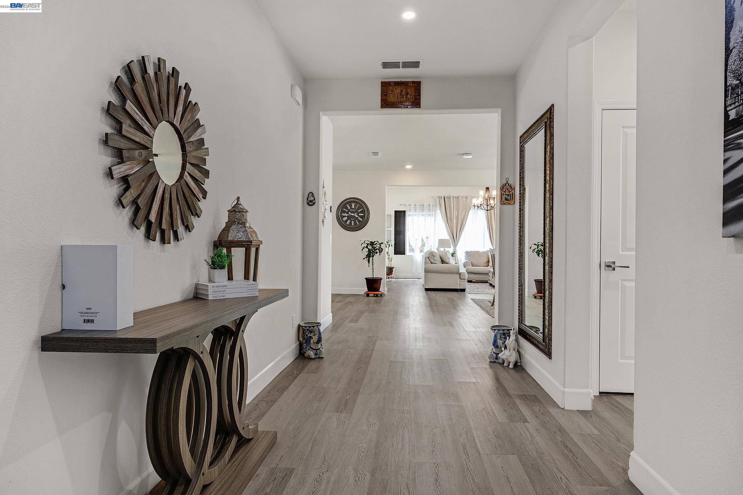 Detail Gallery Image 5 of 33 For 1710 Flora Way, Tracy,  CA 95376 - 4 Beds | 3 Baths