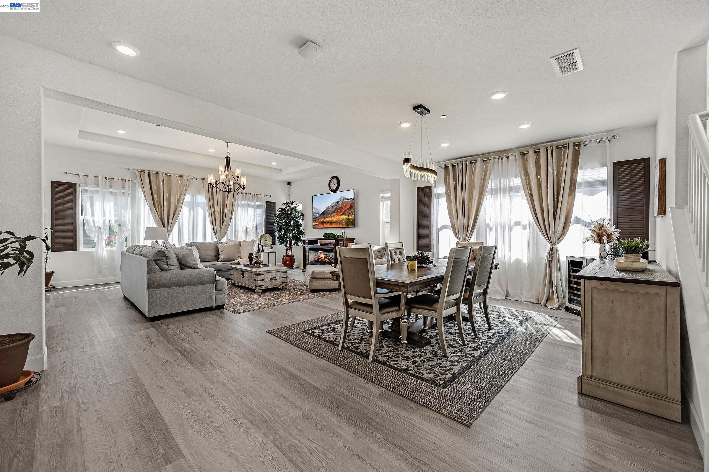 Detail Gallery Image 8 of 33 For 1710 Flora Way, Tracy,  CA 95376 - 4 Beds | 3 Baths