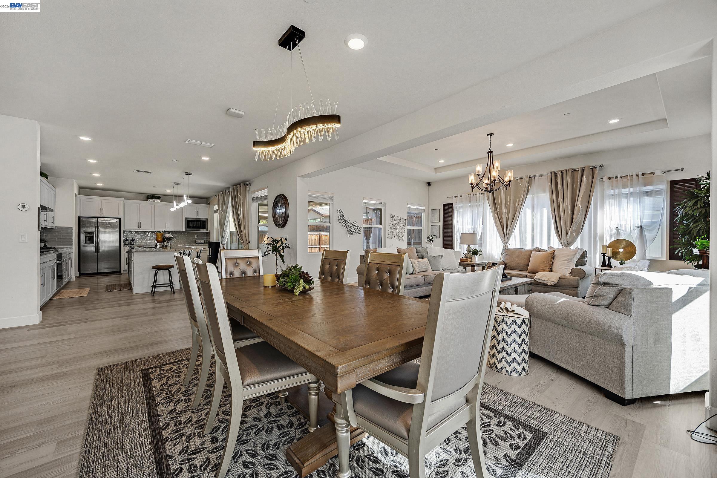 Detail Gallery Image 9 of 33 For 1710 Flora Way, Tracy,  CA 95376 - 4 Beds | 3 Baths