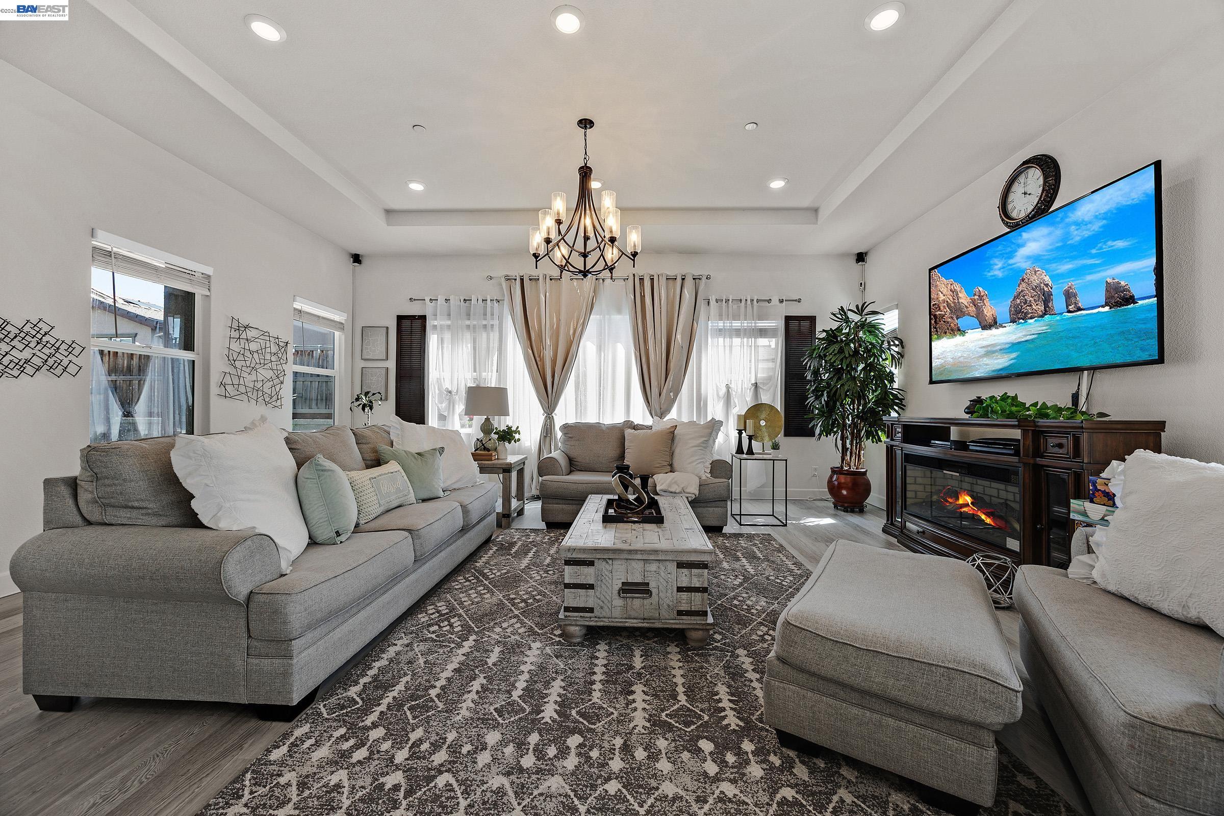 Detail Gallery Image 10 of 33 For 1710 Flora Way, Tracy,  CA 95376 - 4 Beds | 3 Baths